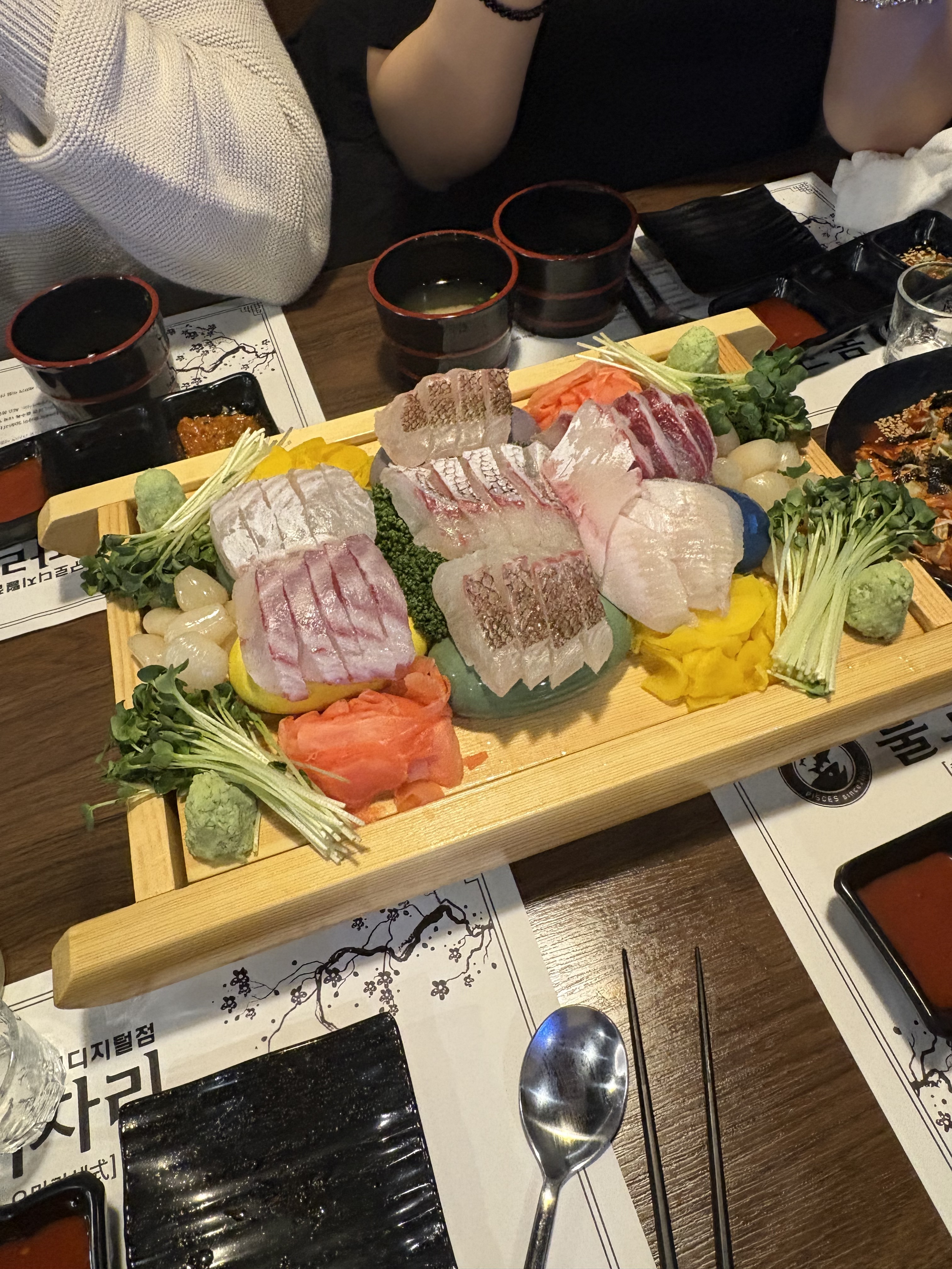 양도 많고 맛있어요! 가족이랑 연인이랑 왔는데 데이트 코스로 추천합니다! - 구로디지털단지 맛집 물고기자리 구로디지털점