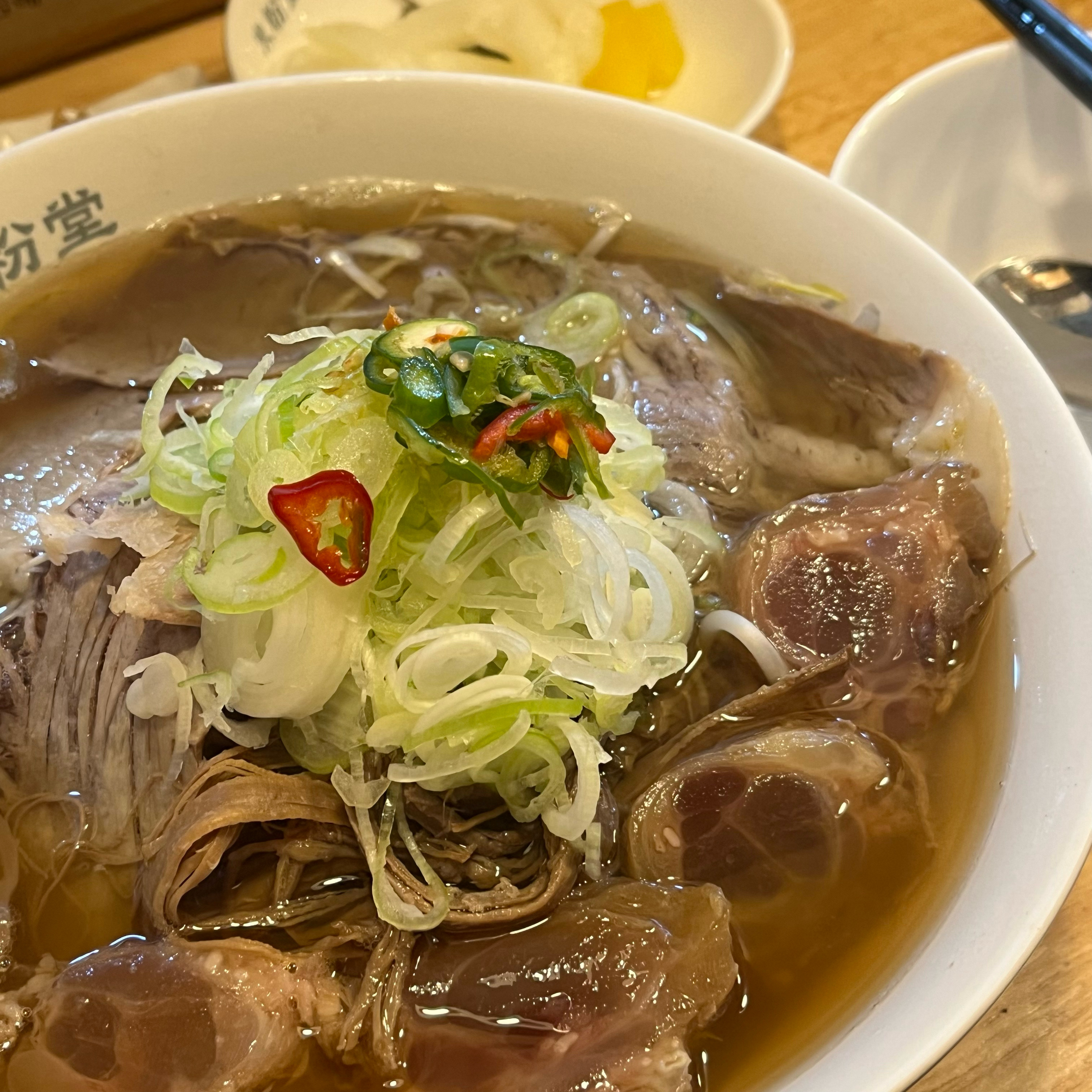 여전히 양 푸짐하고 맛있어요 혼밥도 부담없는 매장이라 쌀국수 생각날때마다 든든하게 먹고 갑