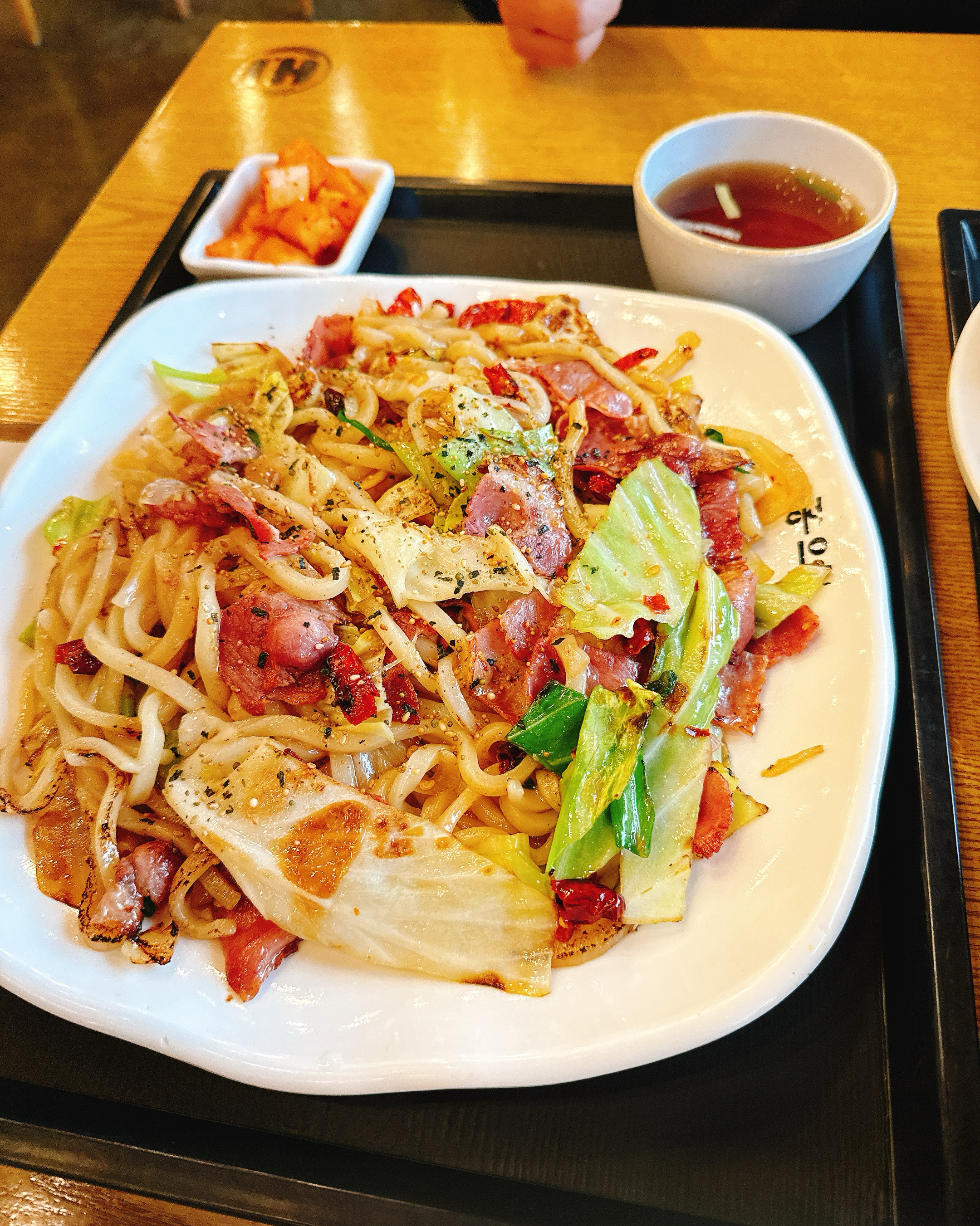 주문도 빠르게 받아주시고 양도 많고 헉헉 맛있었습니당 다음에 또 올라구용 돈까스 짱 부드러
