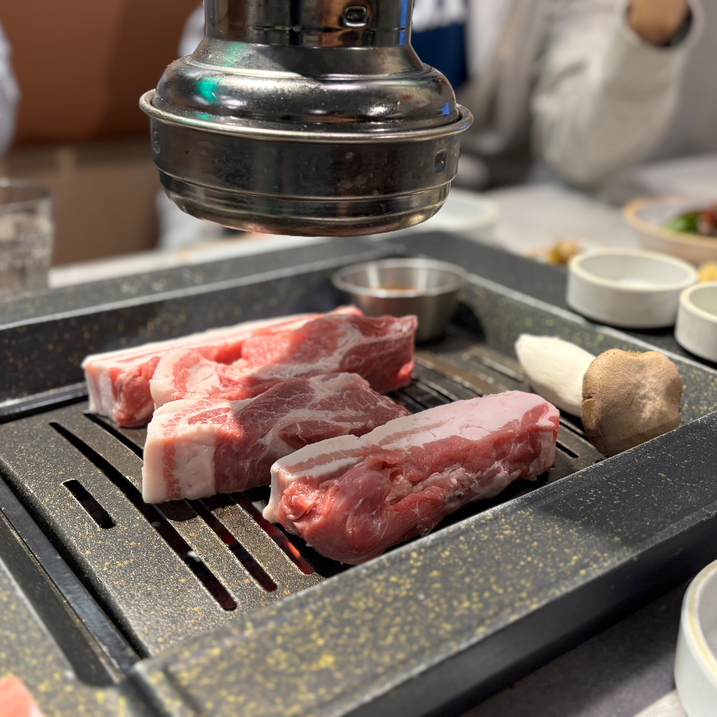 친구집에 왔다가 처음 방문했는데 너무 맛있어요! 고기도 고기지만 특히 반찬들이 너무 맛있었