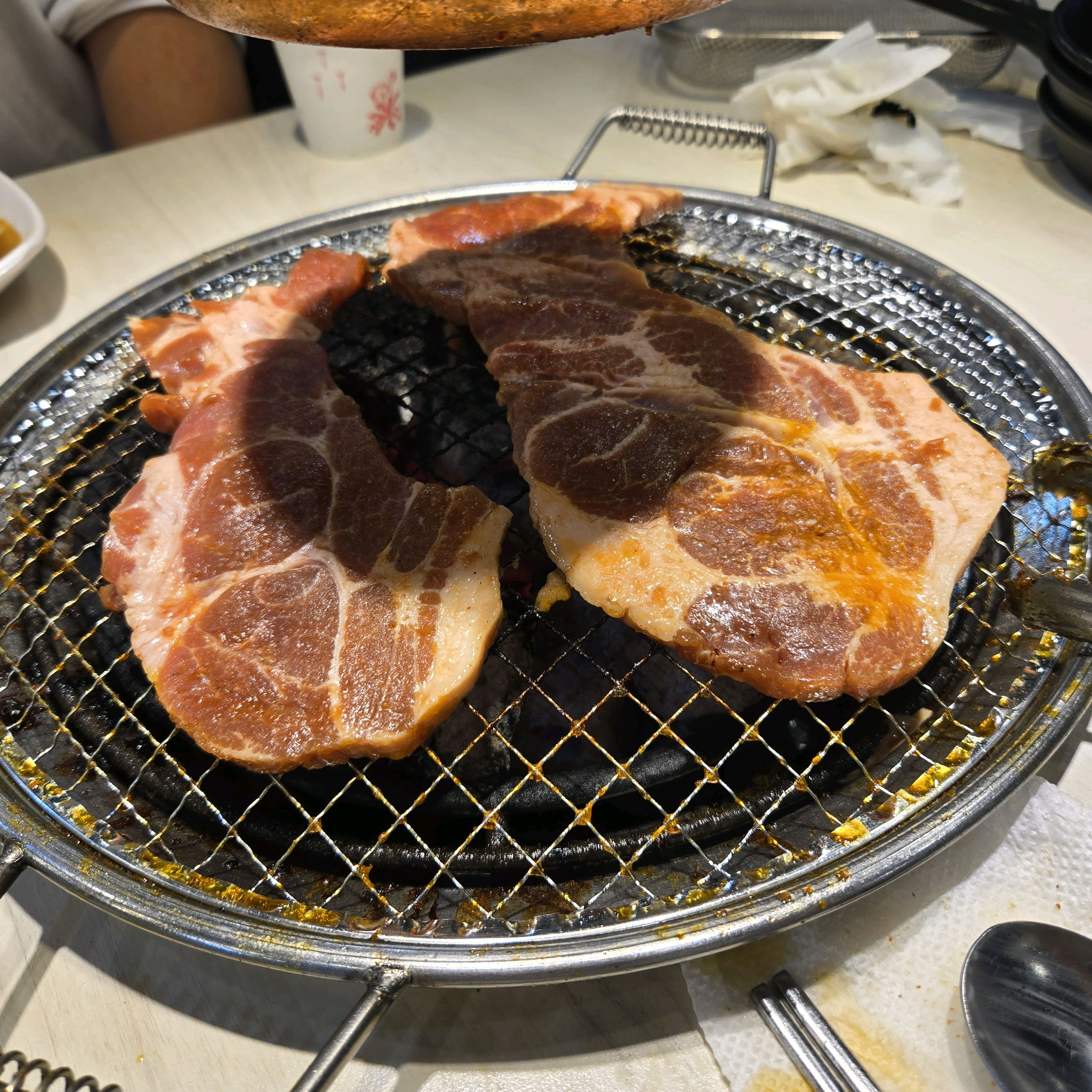 주말 저녁식사하러 남자친구랑 명륜진사갈비 왔어요~ 전에도 가족들하고 온적이 있었는데 고기질