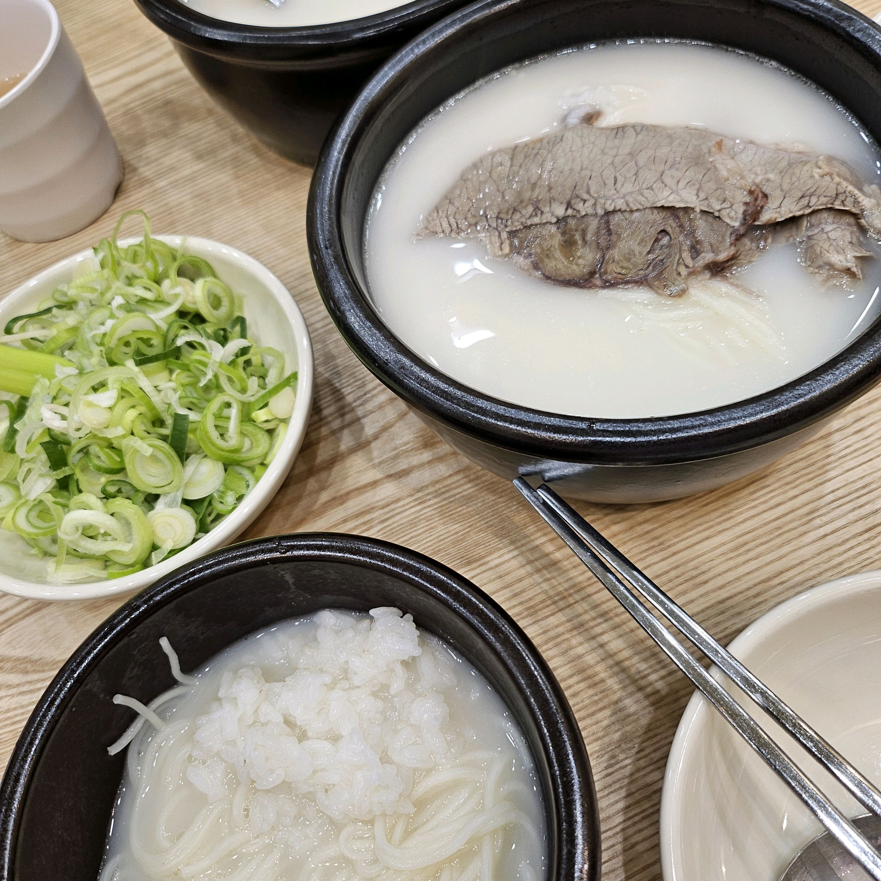 처음 방문했는데 설렁탕 맛있게 잘 먹었어요^^ - 아바이마을 맛집 한촌설렁탕 속초조양점