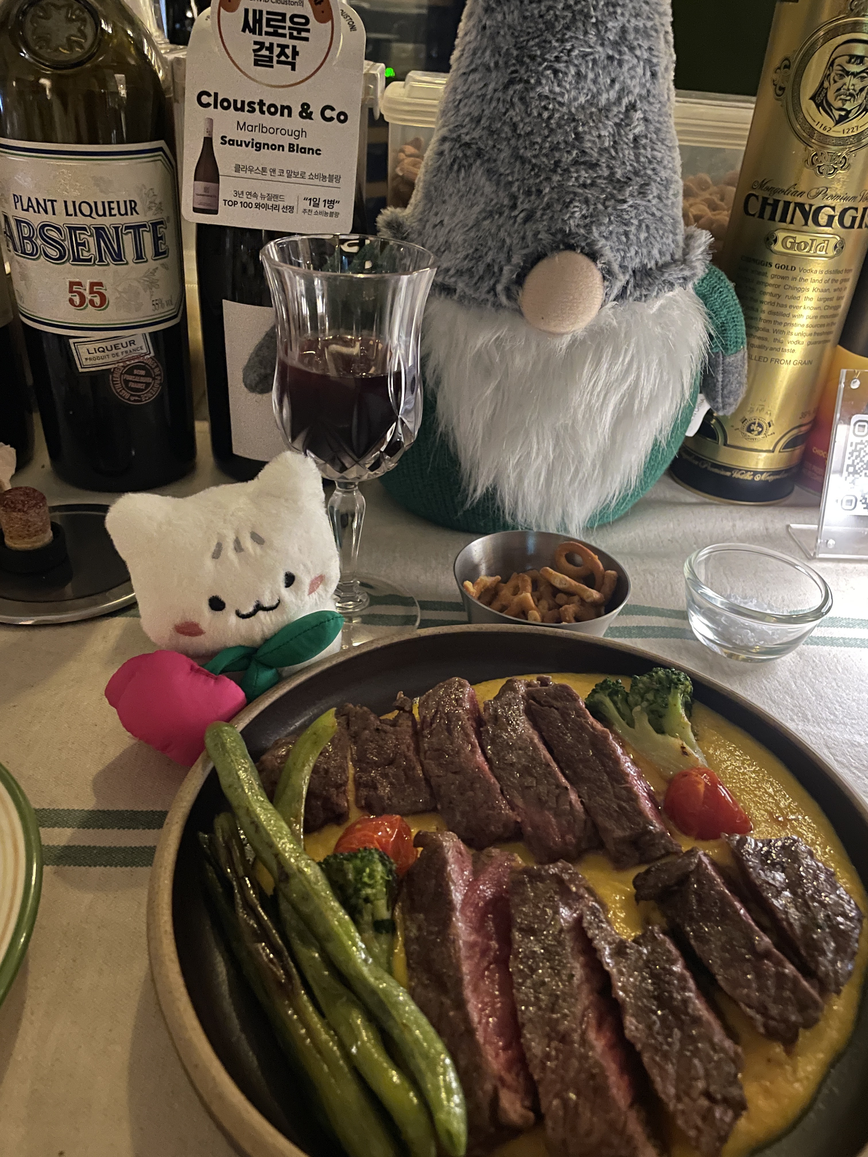 주변에서 놀다가 와인바 가고싶어서 우연히 발견했는데안에 분위기도 좋고 음식도 맛있고 메뉴마