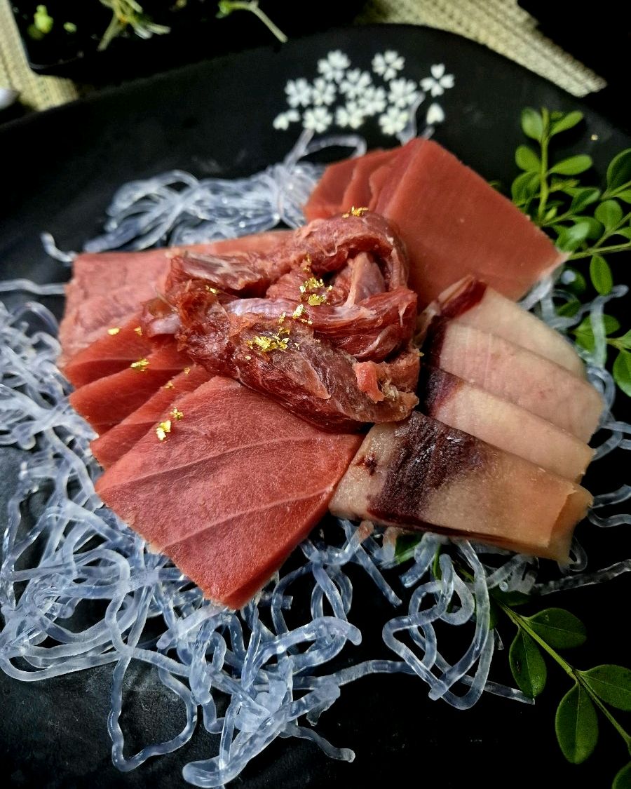 간만에 정말 맛있는 참치회였어요! 회는 물론 맛있고 코스처럼 나오는 메뉴들도....💕 직원
