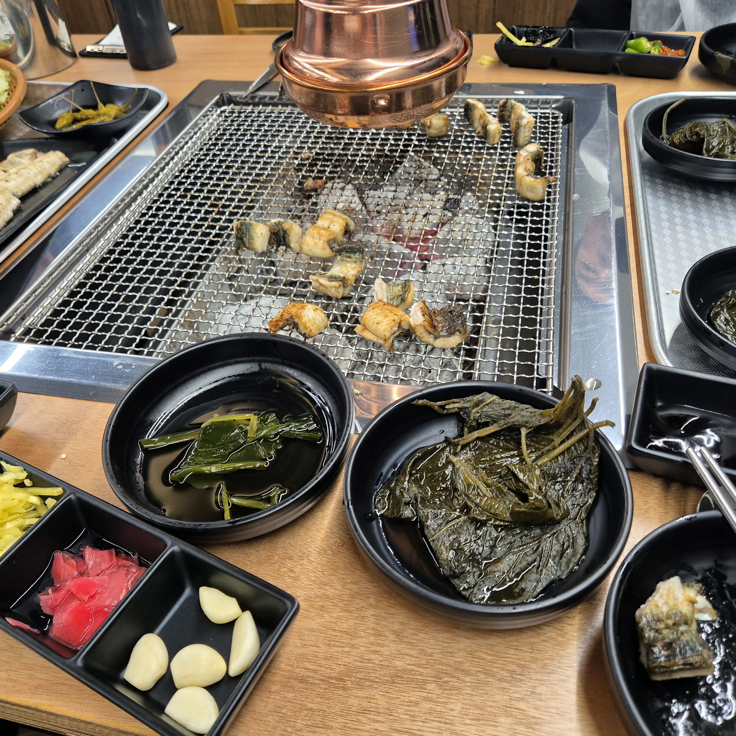 일단 입구에 들어서면 왠 아주머니가 몇분이냐 묻고 아묻따 1인 1마리 기준으로 계산하게 강