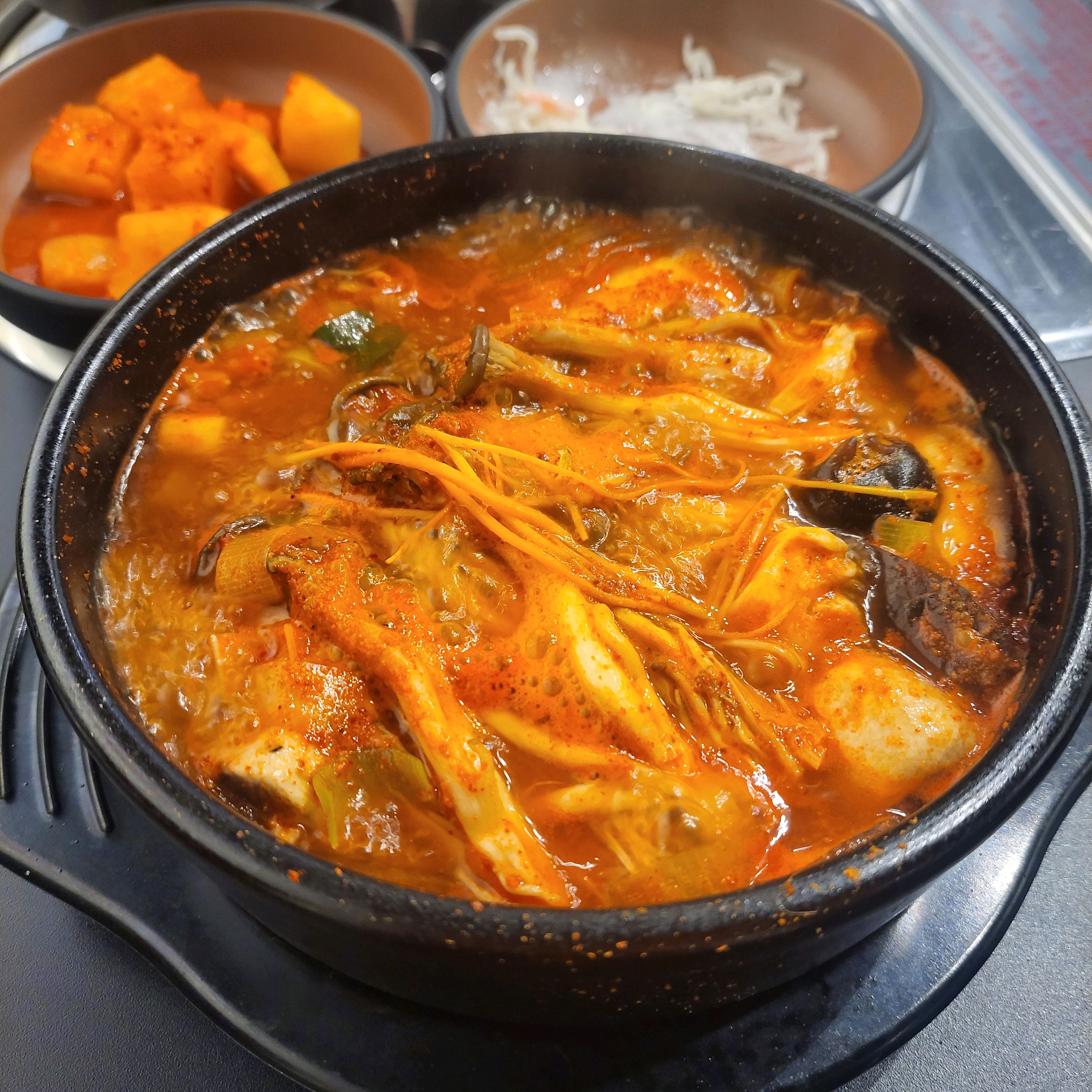 버섯이 좀 적었던 거 같아서 아쉬웠음 - 천호동 맛집 금버섯식당 천호본점