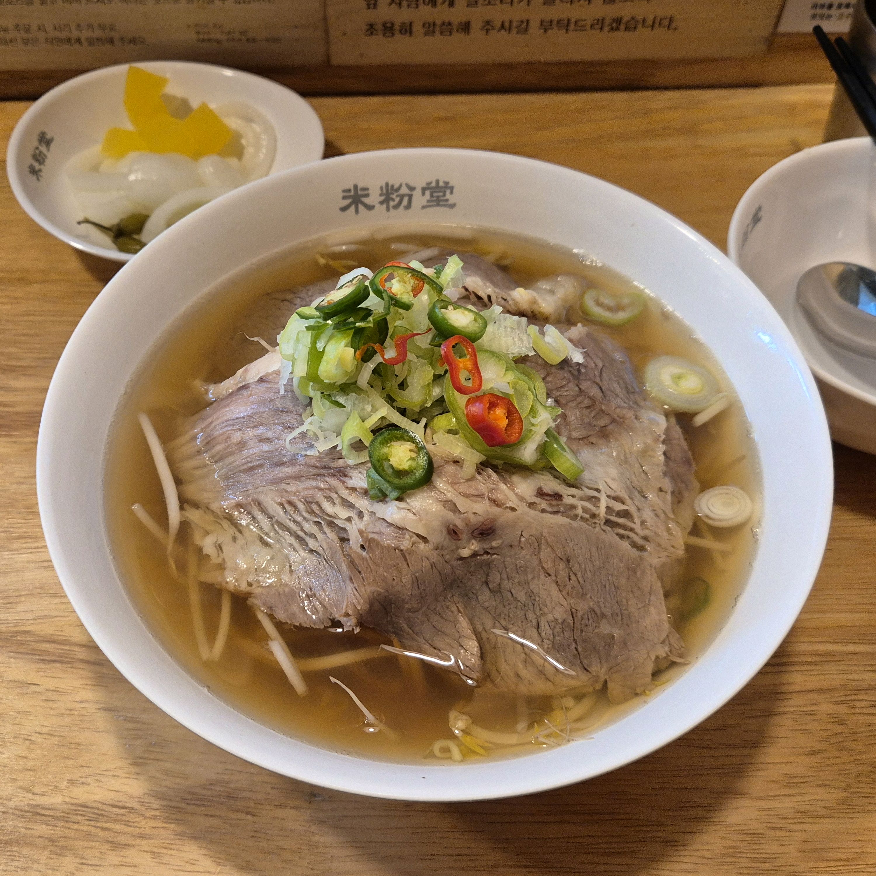 오픈한 후로 쌀국수 생각날 때마다 종종 들러서 먹고 있어요! 올 때마다 음식 맛도 좋고 매
