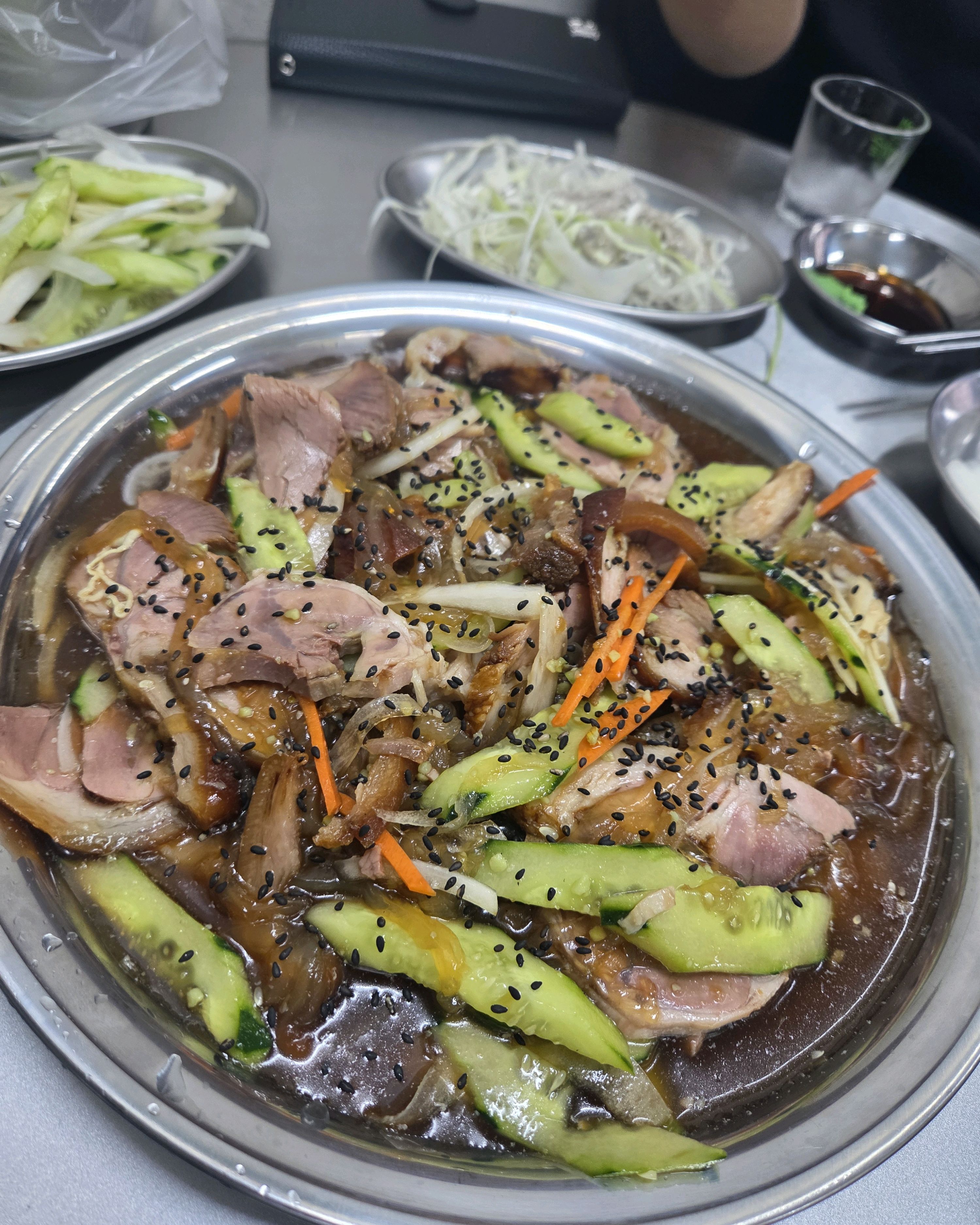 1차로 고기먹고 어디갈까 서성이다가왔는데, - 부산역 맛집 초량할매족발
