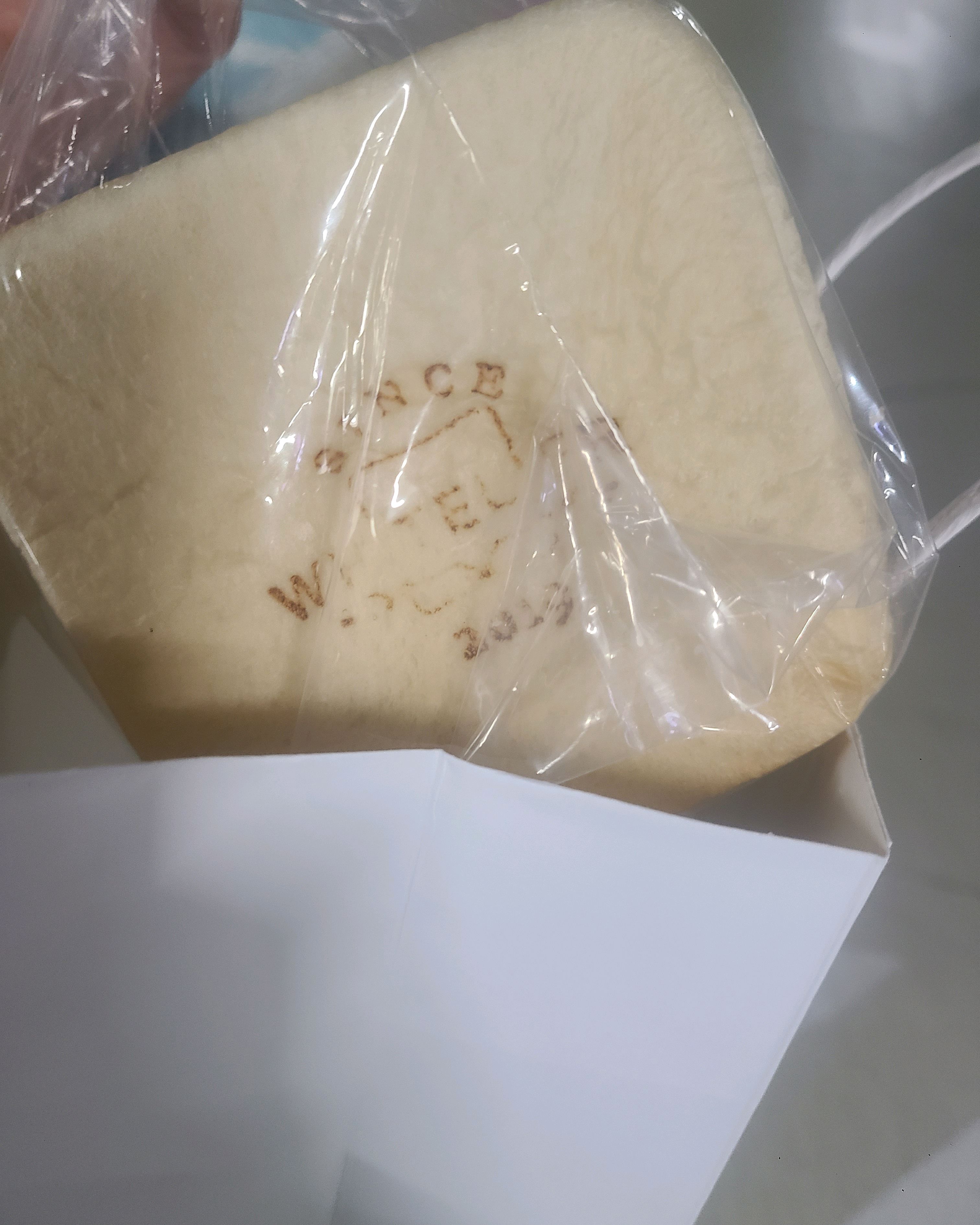 식빵 좋아하는데 여기식빵은 진짜 더 맛있어요 촉촉하고 묵직하고 아무것도 없이 식빵 자체만으