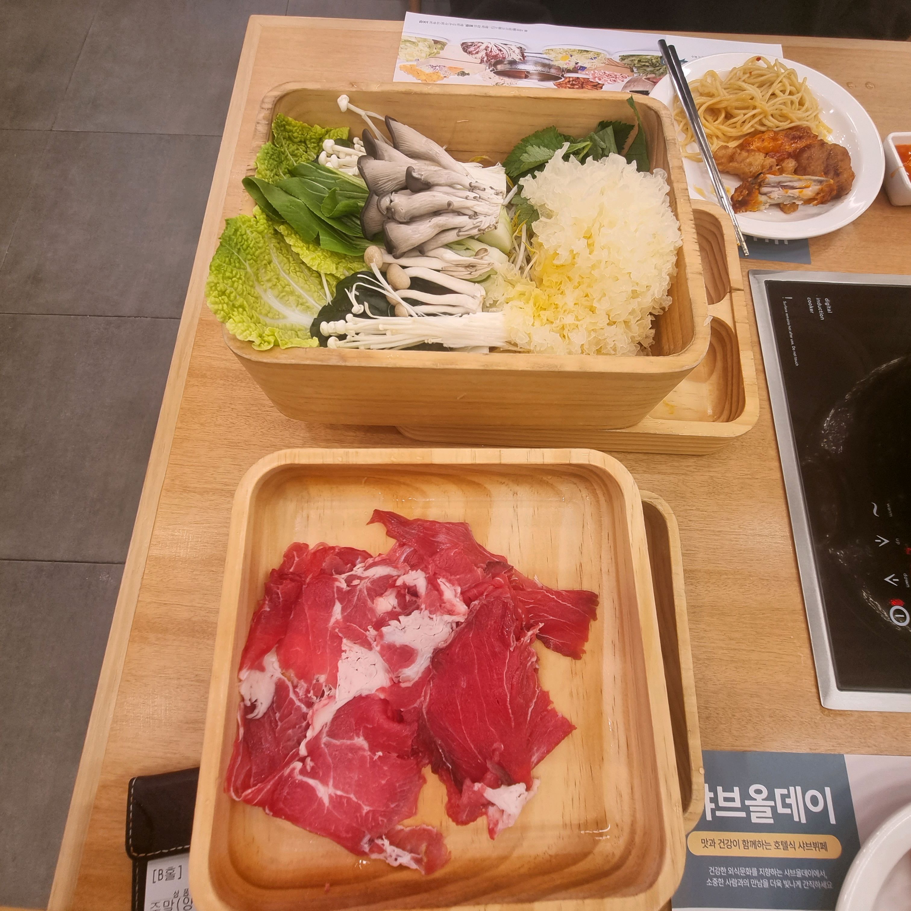 예약 후 늦어도 20분 안으로 입장 한 것 같아요 기다린 만큼 음식 맛있고 고기질은 항상