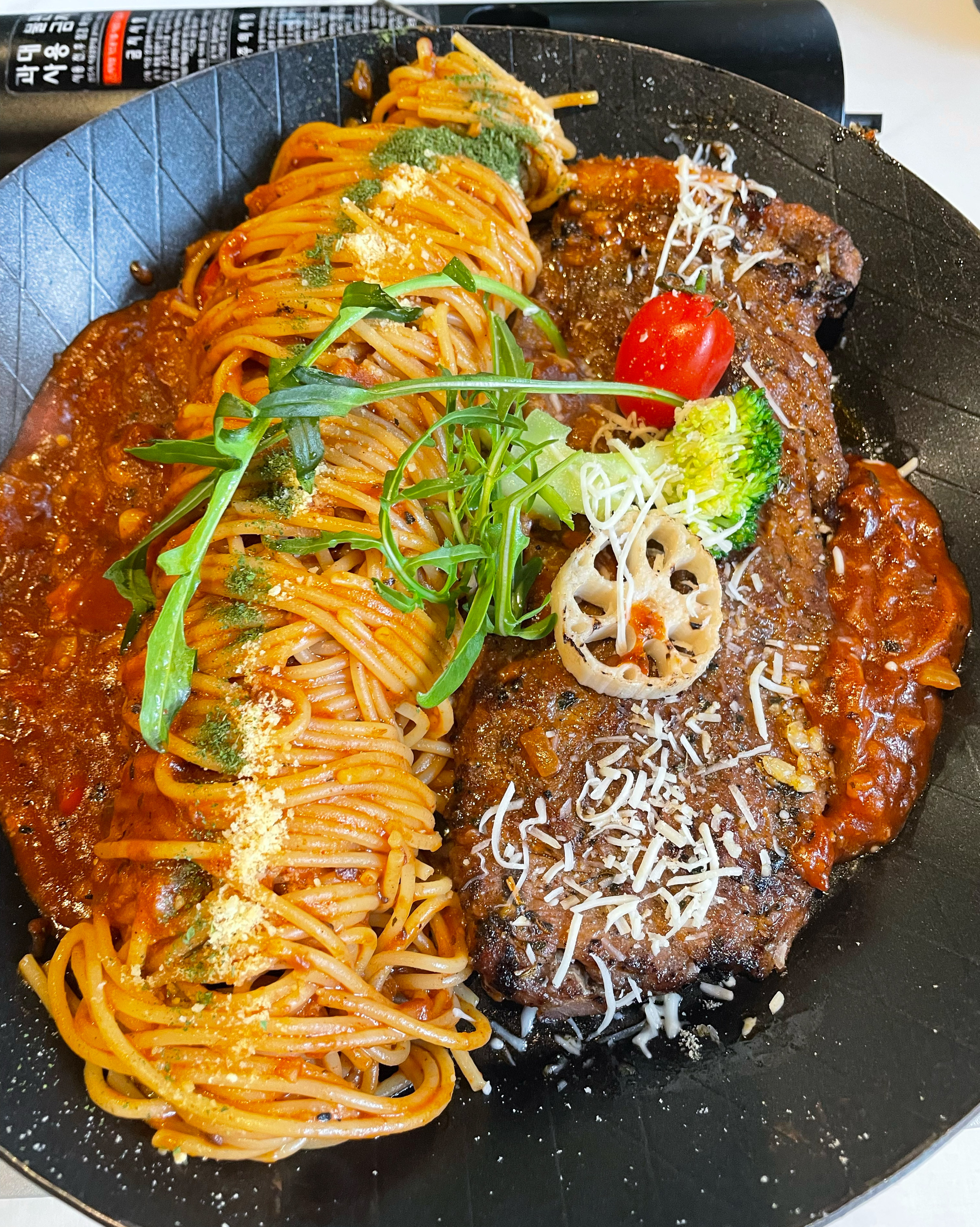 인테리어가 밝고 이쁘네요 - 망원동 맛집 따식 갈비파스타 망원