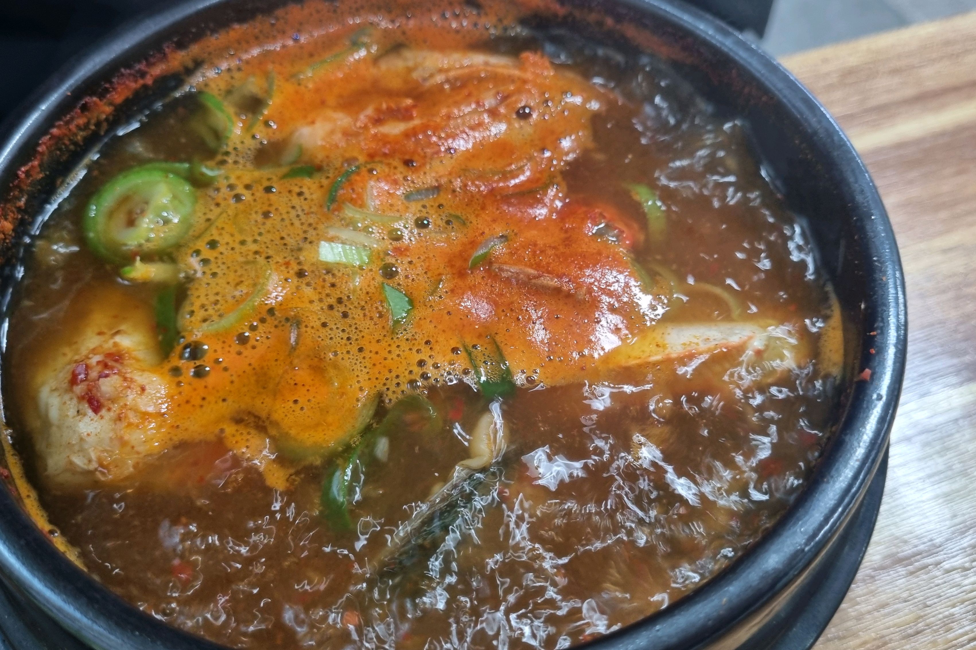 직원분들도 너무 친절하시고 반찬도 필요할때마다 계속 주셔서 감사했습니다. 가시가 거의 없는