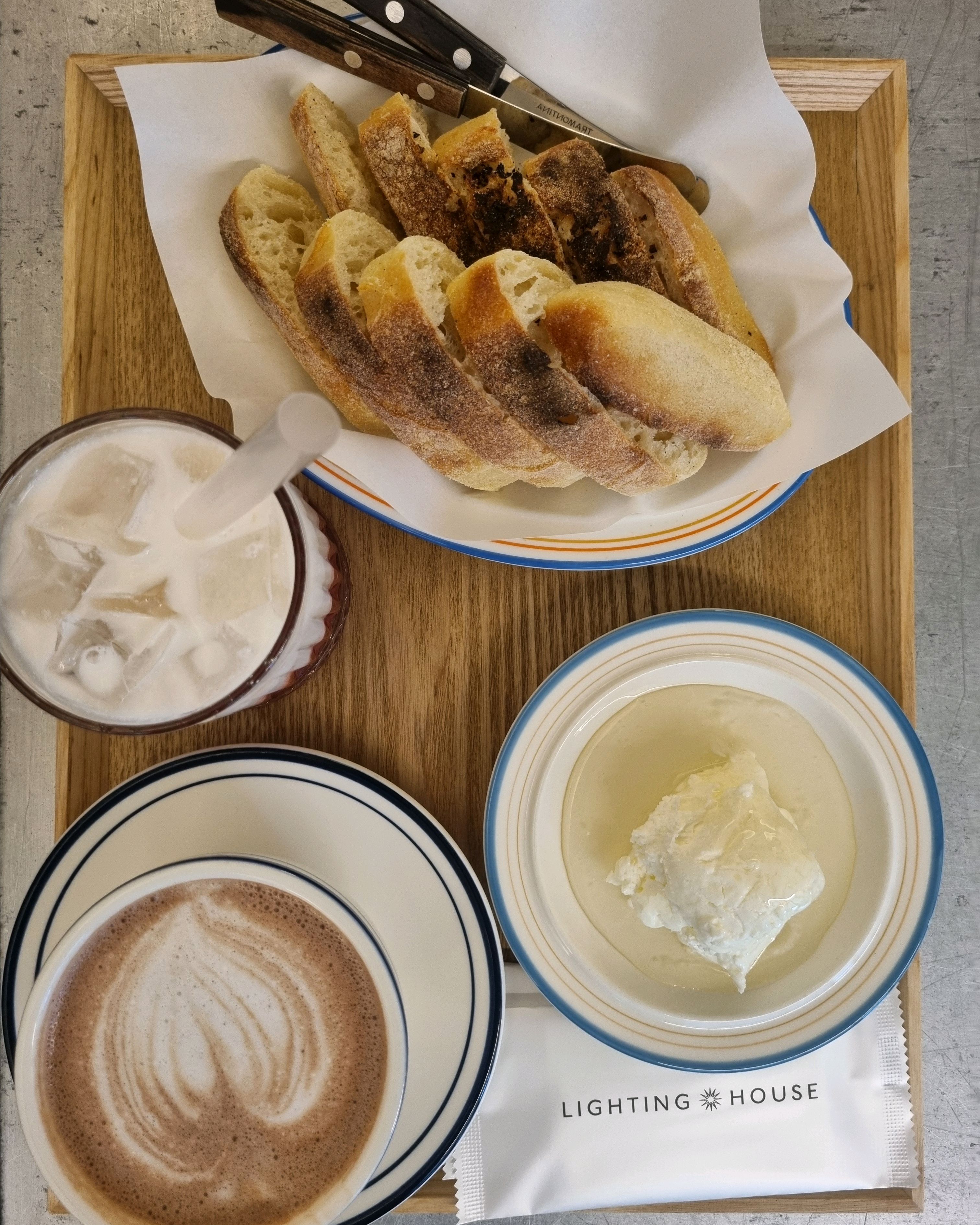 카이막 맛집 진짜 계속 생각나네요. 매장 분위기도 너무 좋아요. 데이트 장소로도 진짜 찜콩
