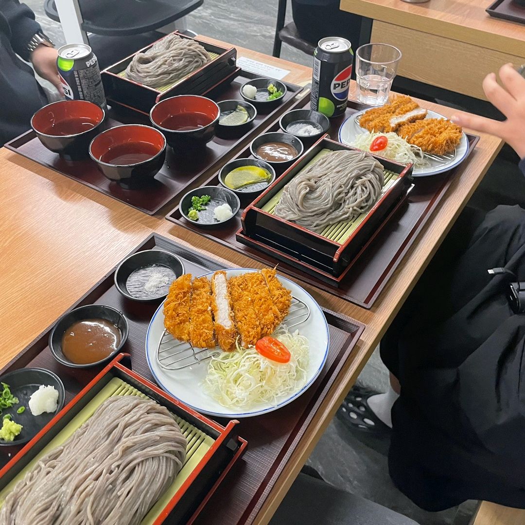 지인들과 갔는데 음식도 맛있고 - 아바이마을 맛집 소바당