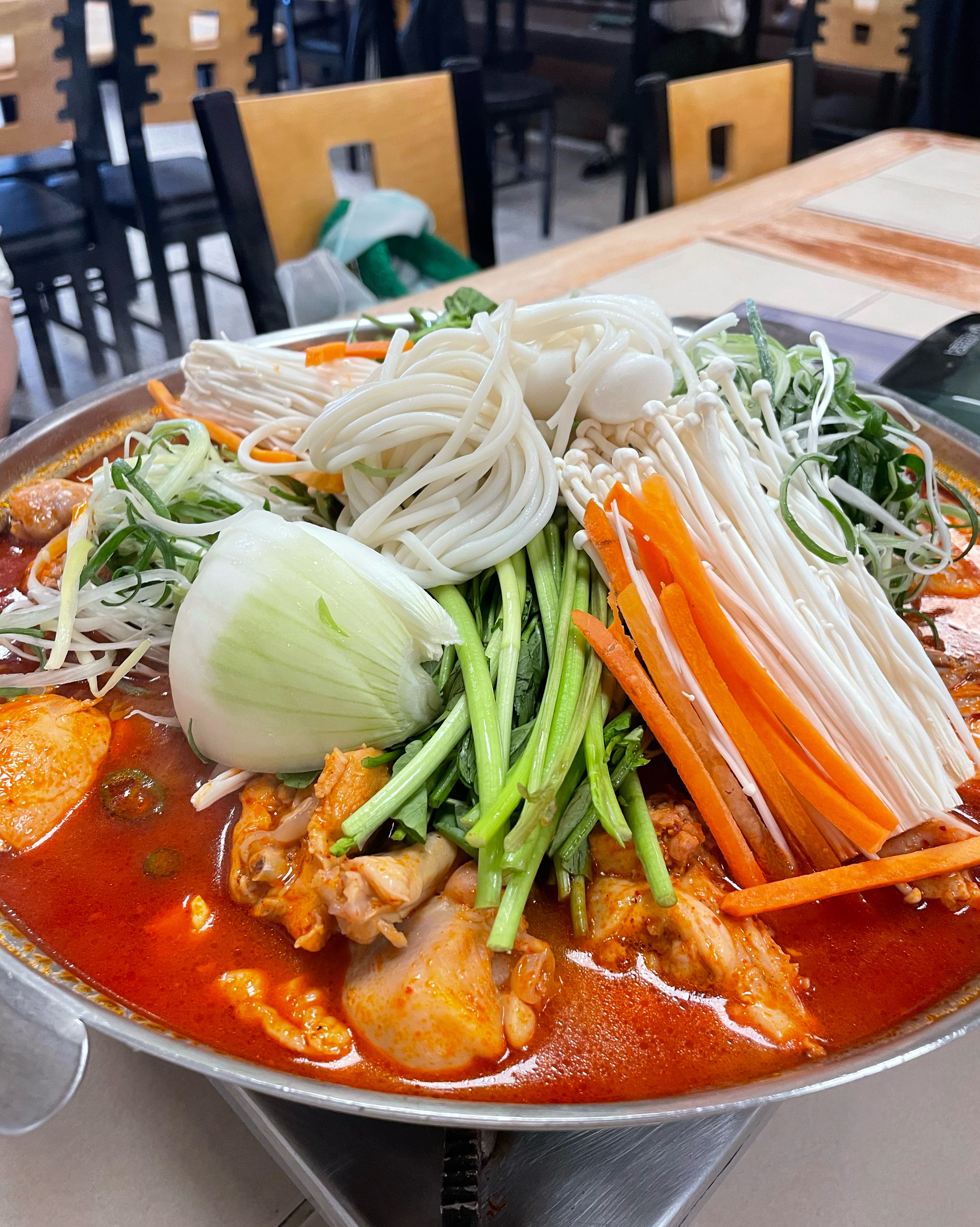 안양에 오래 살았지만 처음 방문했고 오래된 식당인거 같더라구요 슴슴한듯 하면서 맛이 좋습니
