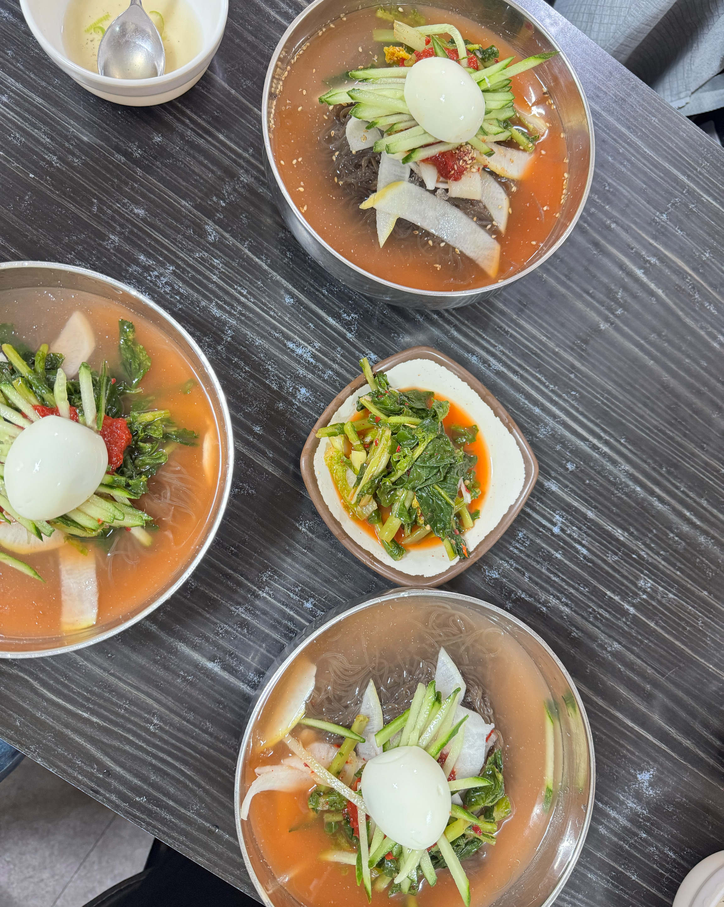 꽃집냉면이 최고. 변함없는맛 사진에는 없지만 김치만두도 최고 - 천호동 맛집 꽃집냉면