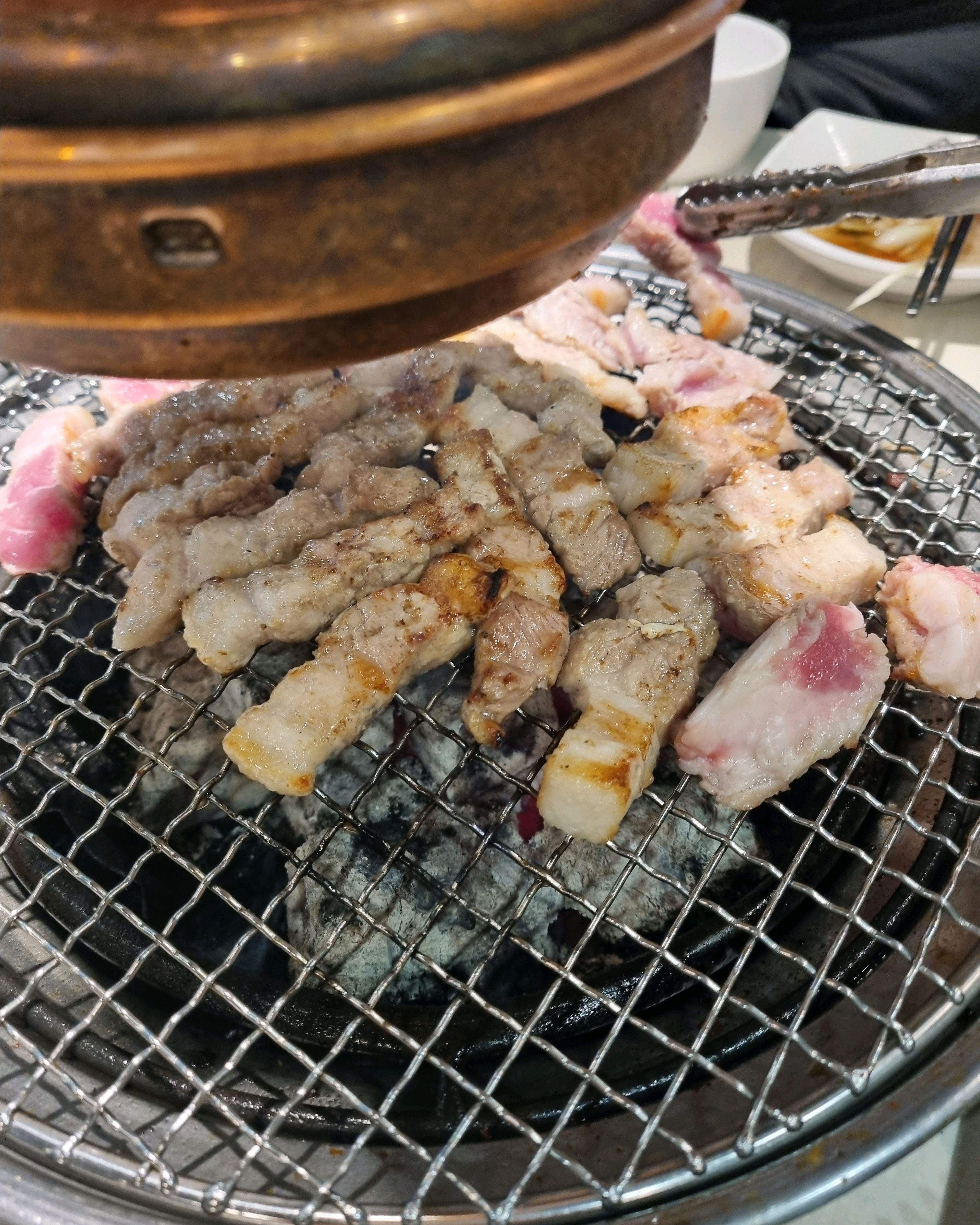 남자사장님 여자사장님 직원분들 모두 친절하십니다~ 언제나 매장이 깔끔하고 손님이 많습니다: