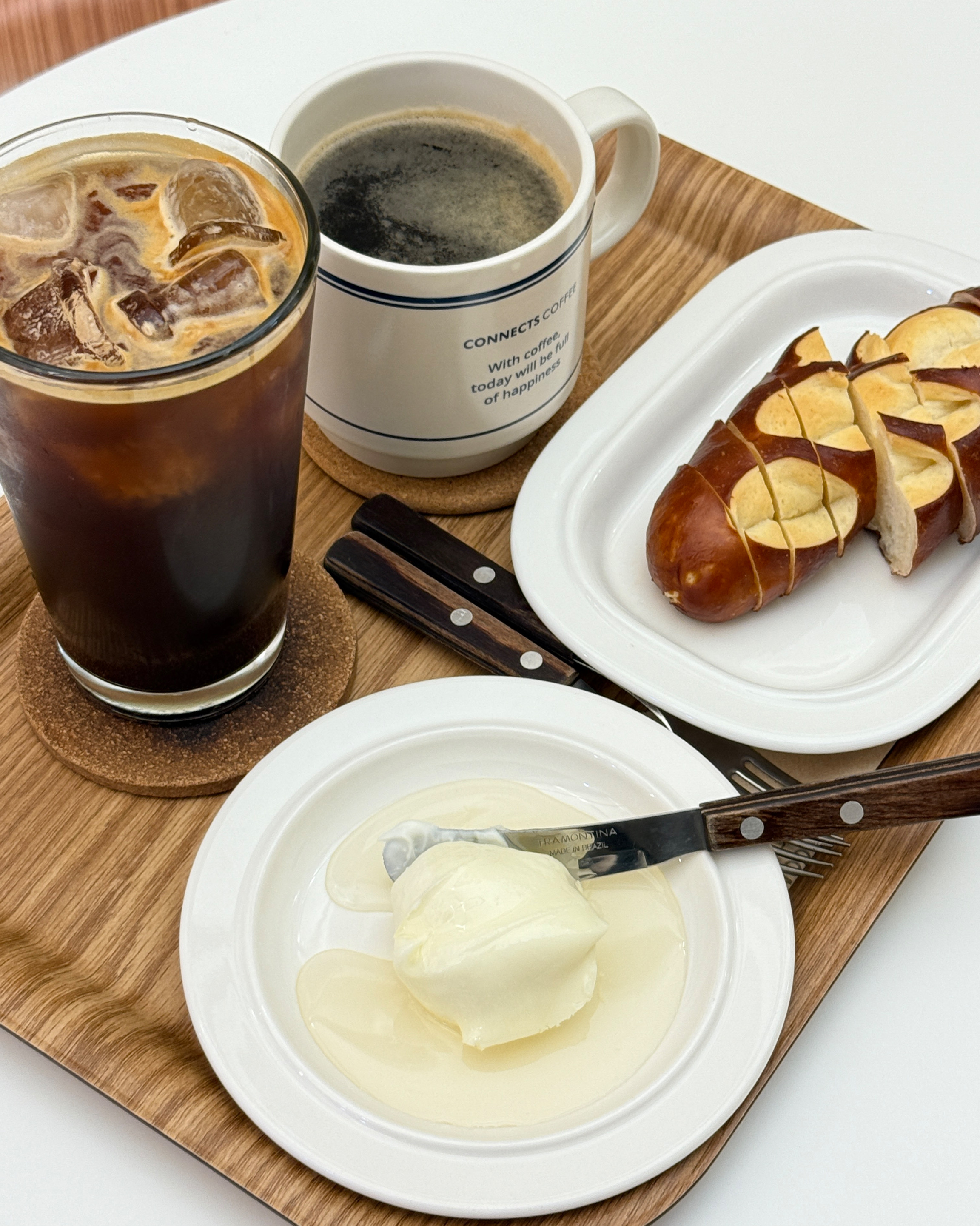 주말마다 오는 곳이에요 커피도 진짜 맛있고 카이막도 맛있어서 매주 먹어요..!.. 드립백도