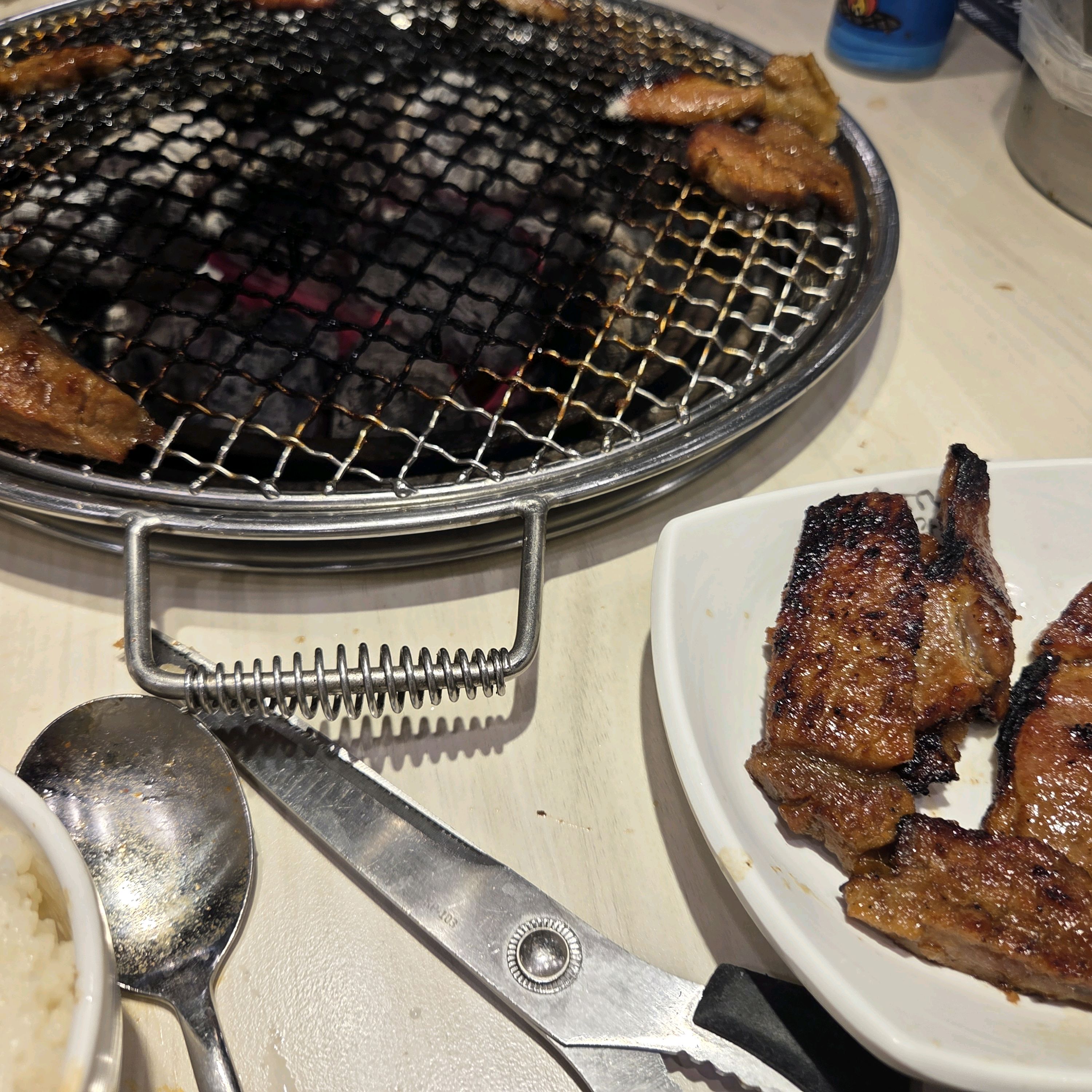 아기들이랑 자주 오는데 너무 맛있게 잘먹고 - 신설동 맛집 명륜진사갈비 서울신설동점