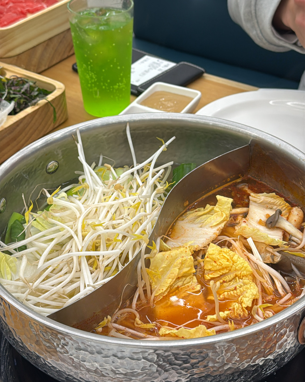 오픈 후 처음와봤는데 대기도 없고 음식도 금방 채워지고 신선하고 맛있었어요 !! 앞으로 갈