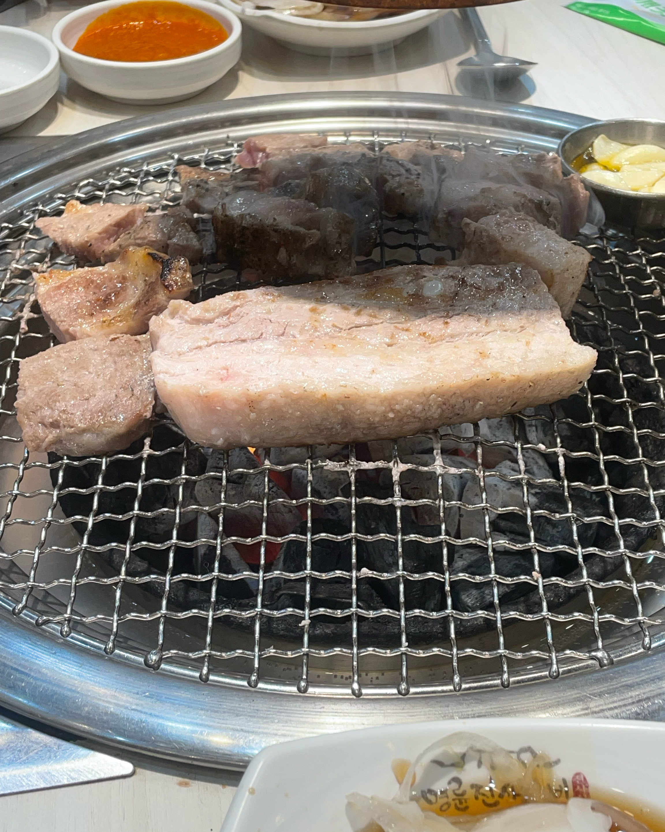 오늘 처음 용인흥덕점 명륜진사 갈비 왔는데 맛도좋고 매장도 청결해요 ㅎㅎ 다음에 또 방문할