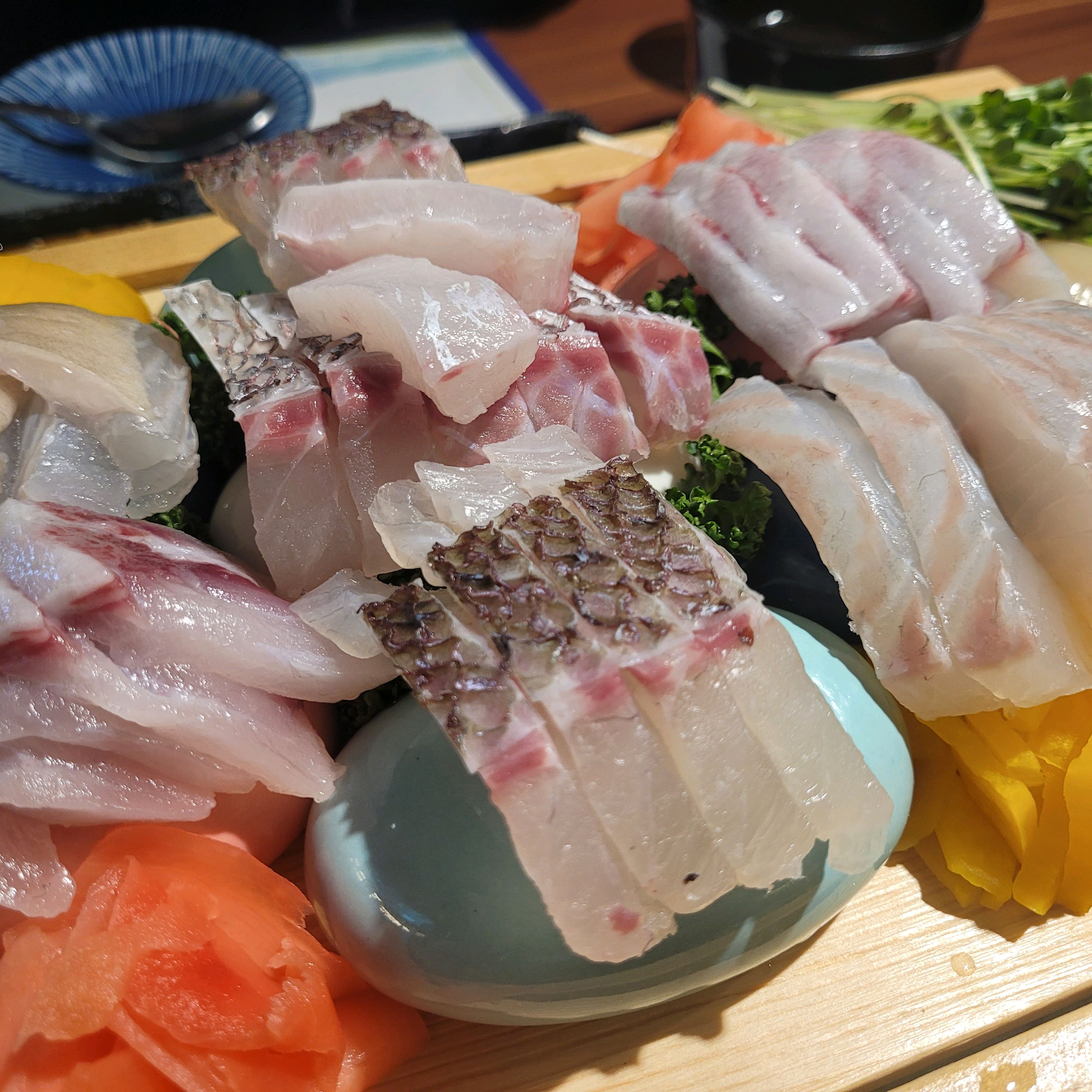 회도 도톰하니 맛있고 리필해도 여전히 같은 맛이라 좋아요👍 맛있게 먹었습니다~~ - 종합운동장역 맛집 물고기자리 잠실점
