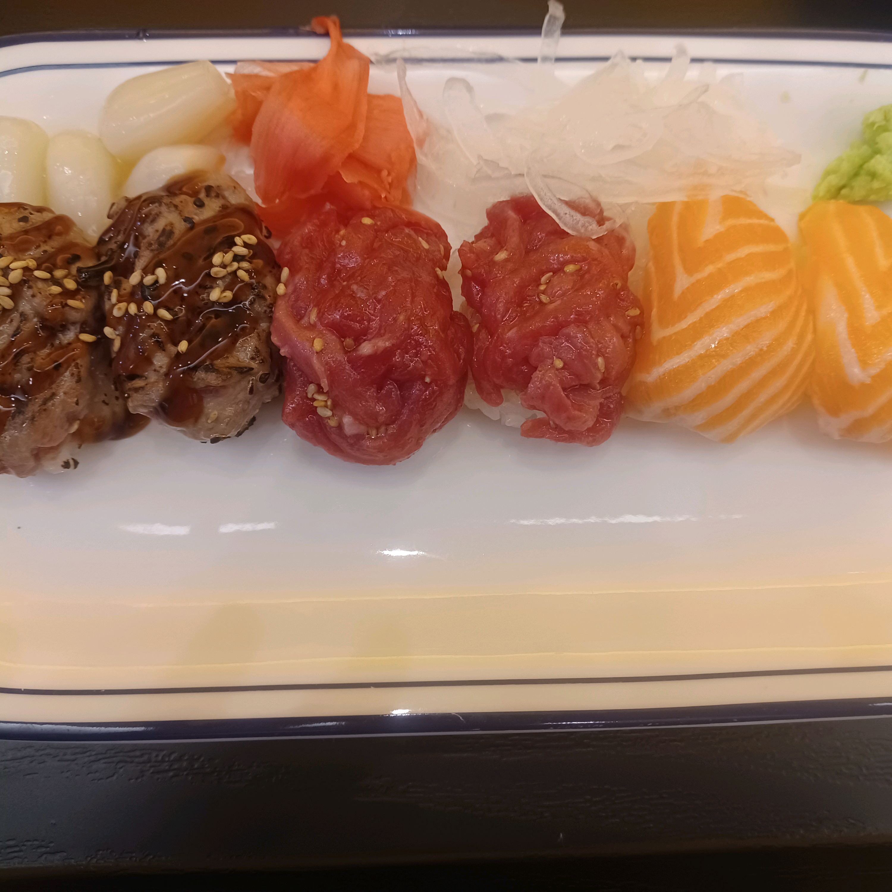 음식이 먹음직스럽고 친구와 대화하기 좋아요. 그리고 분위기가 좋아서 혼밥하기도 좋아요ㅎㅎ