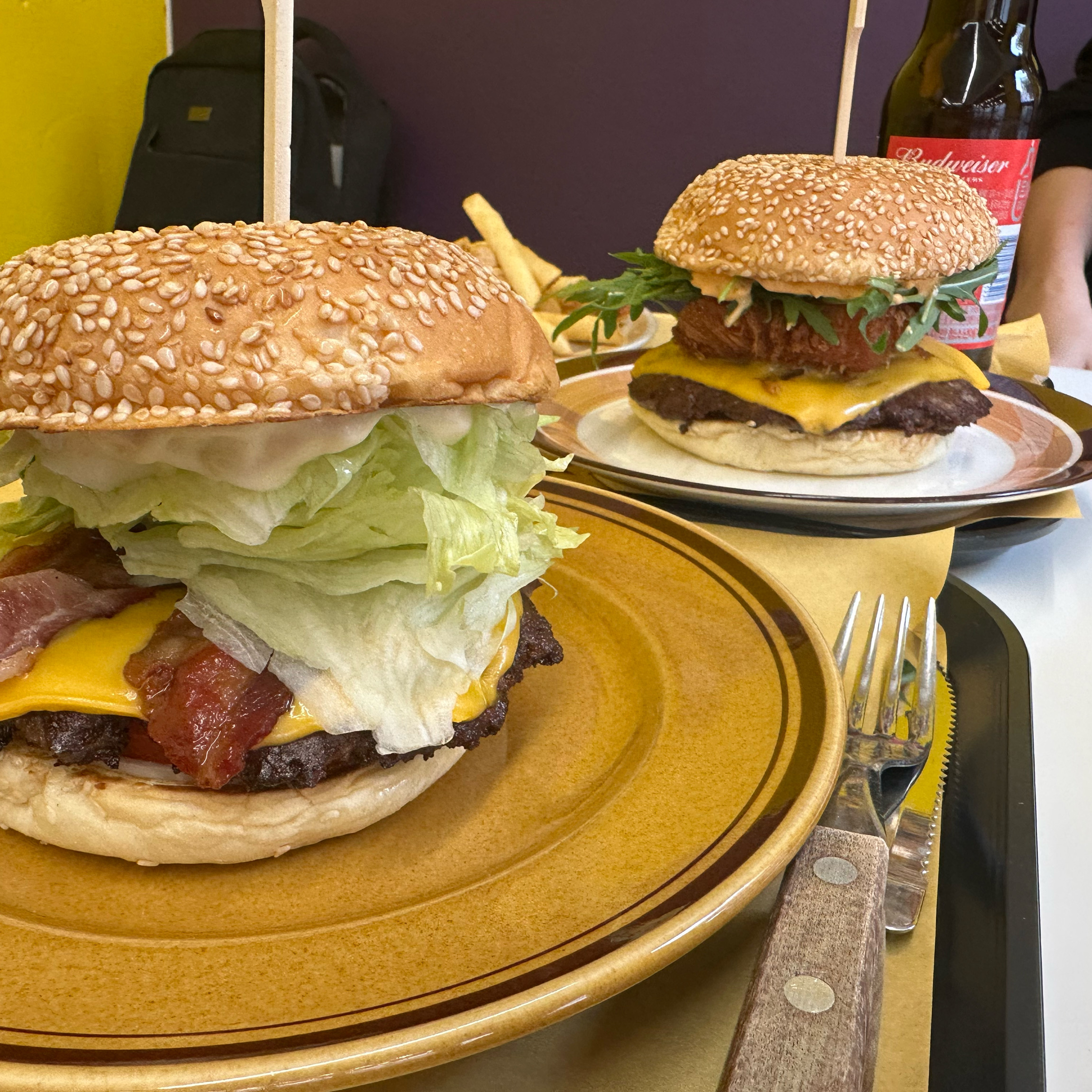 햄버거 재료가 진짜 꽉꽉 차 있고 너무 맛있어요 - 천호동 맛집 버터버거 천호로데오