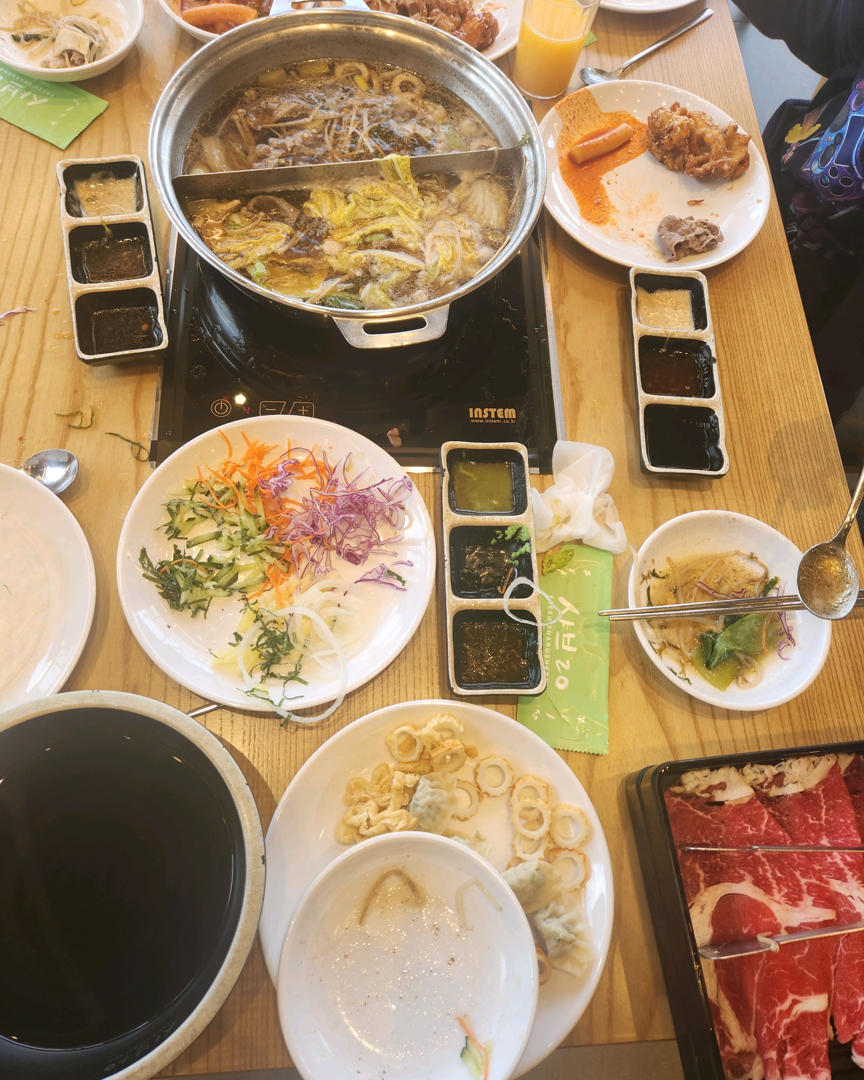 아이와함께이용했는데엄청맛있게 잘먹더라구요^^ 음식도 하나같이 다 맛있고 배부르게잘먹고갑니다