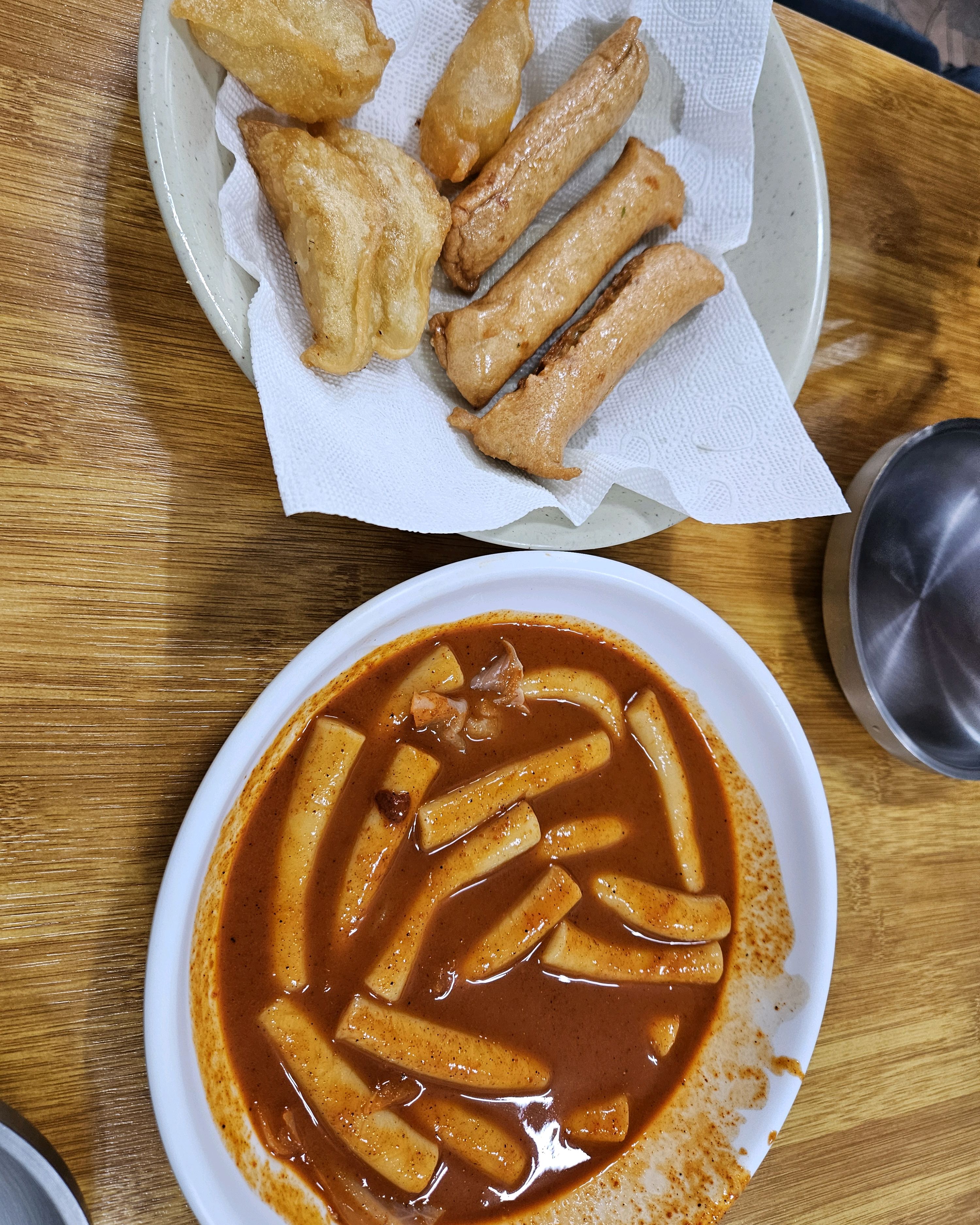 밥 먹고 배부른 상태였지만  그냥 지나치기 아까워서 간단히 맛보기만 시켰어요~ 추억의 맛입