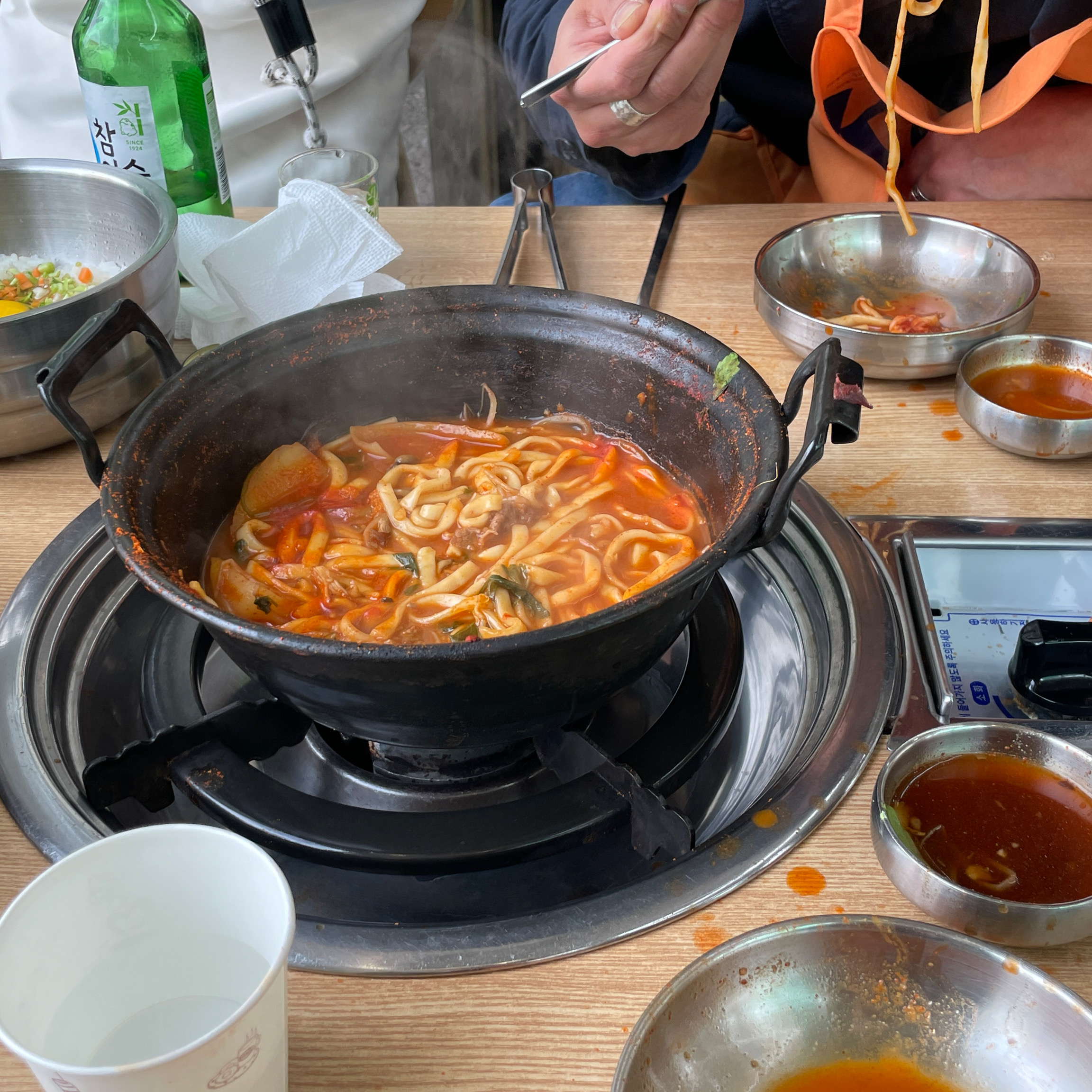 중학교때 방이 본점을 자주 갔었는데 정말 오랜만에 왔어요. ~~~ 날씨 너무 춥고 비왔는데