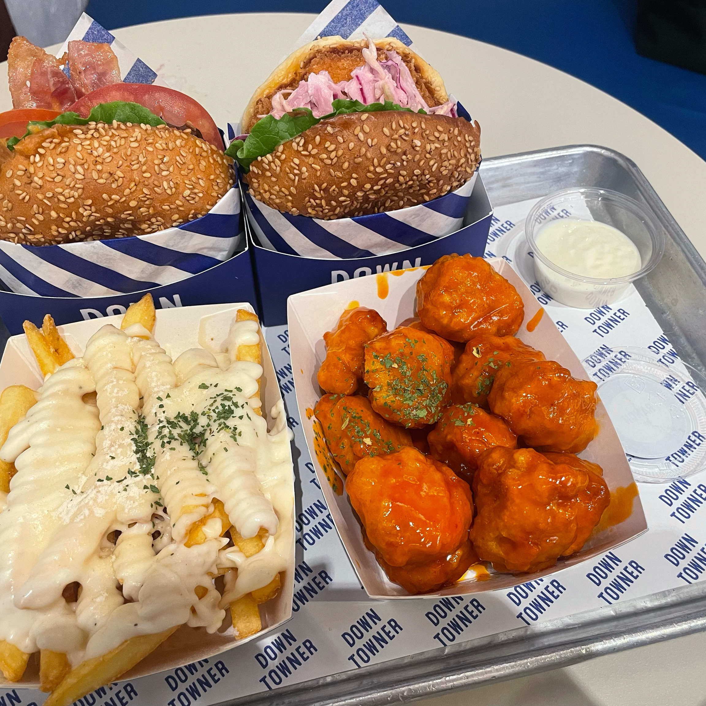 슈림프랑 시그니처 다운타우너 시켰는데 햄버거 너무 맛있어요 ㅎㅎ !!! 오랜만에 다시 왔는