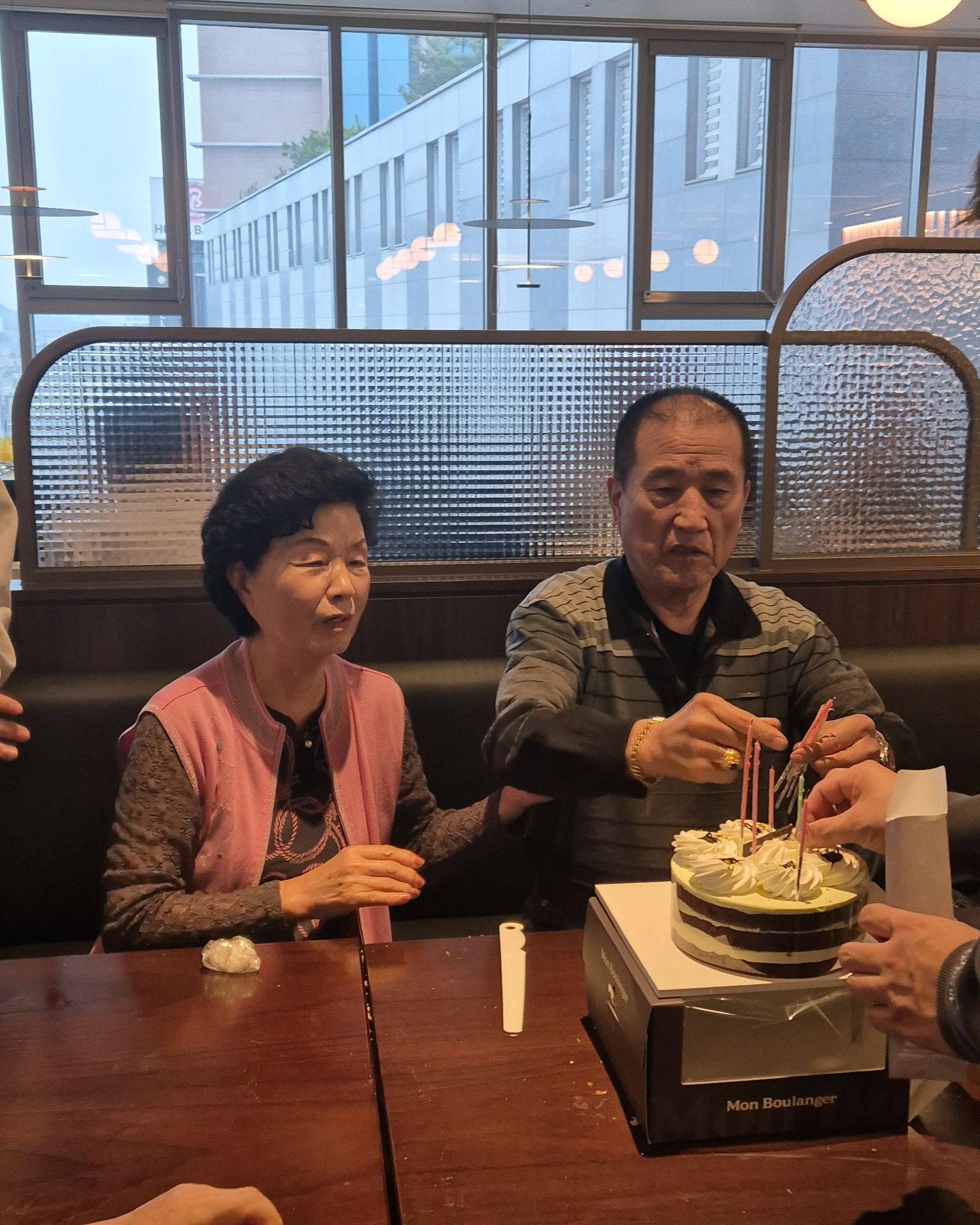 예약하고 가서 좋은 자리 배정 받아서 즐거운 생일 파티 했습니다. 아빠도 너무 좋아하셨고