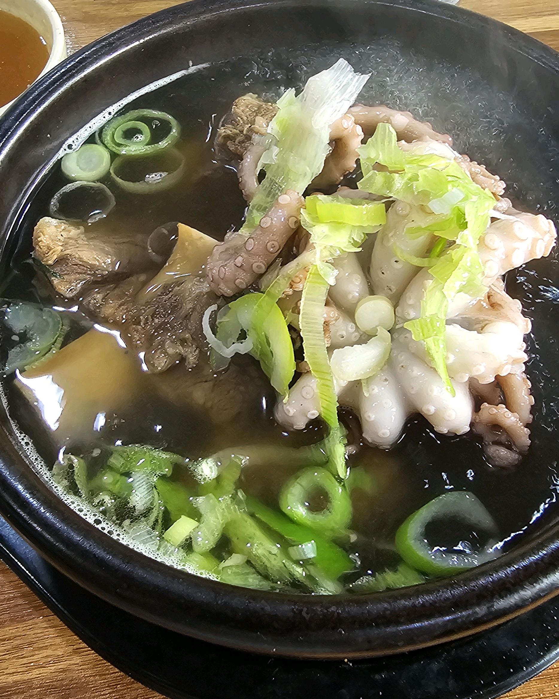 갈비탕 맛있어요...양도 많아요 - 대전 맛집 착한낙지 홍도점