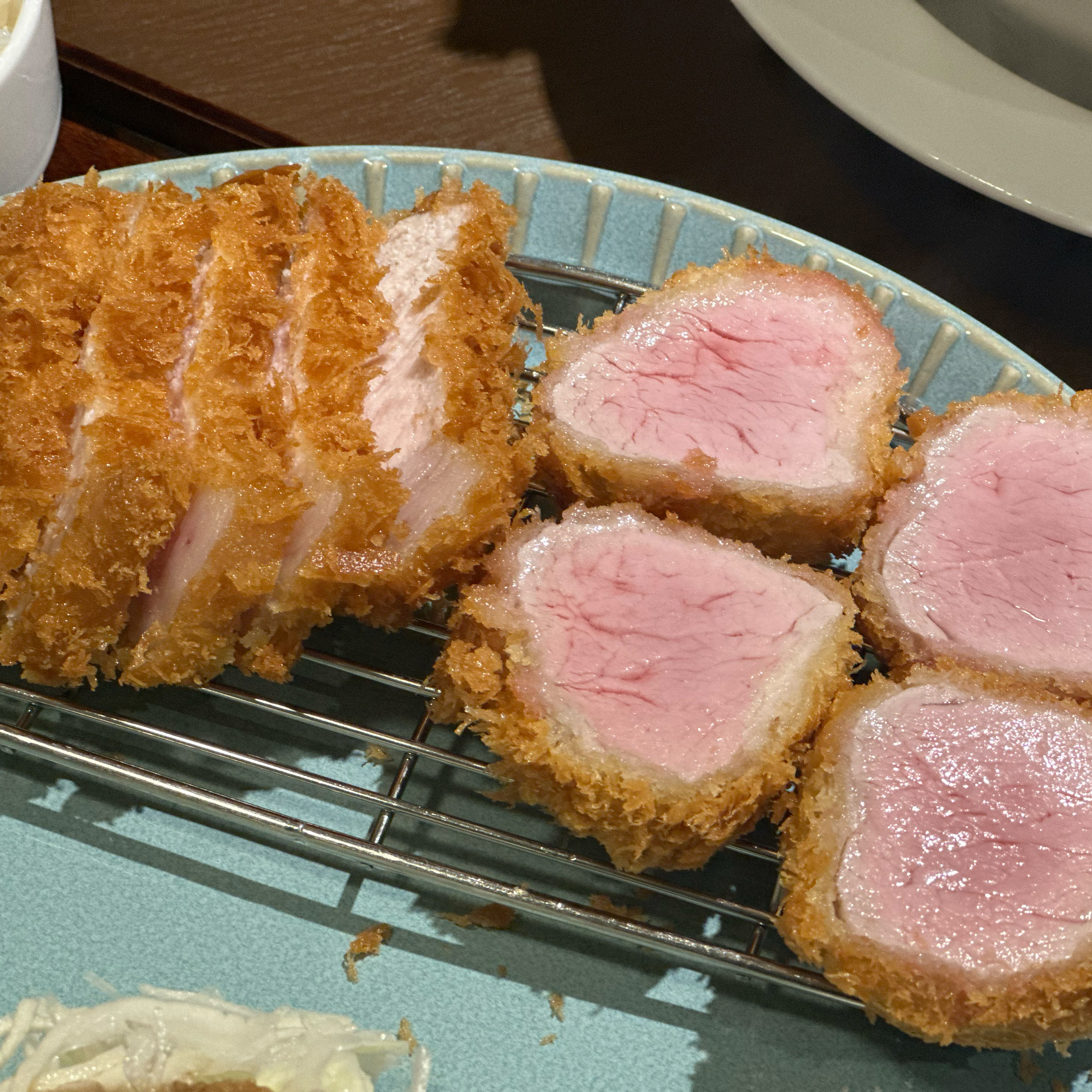 비오는 지난 주말. 따뜻한 국물 맛있는 라멘 생각에 방문한 쿄우와. 반반돈까스 같이 주문해