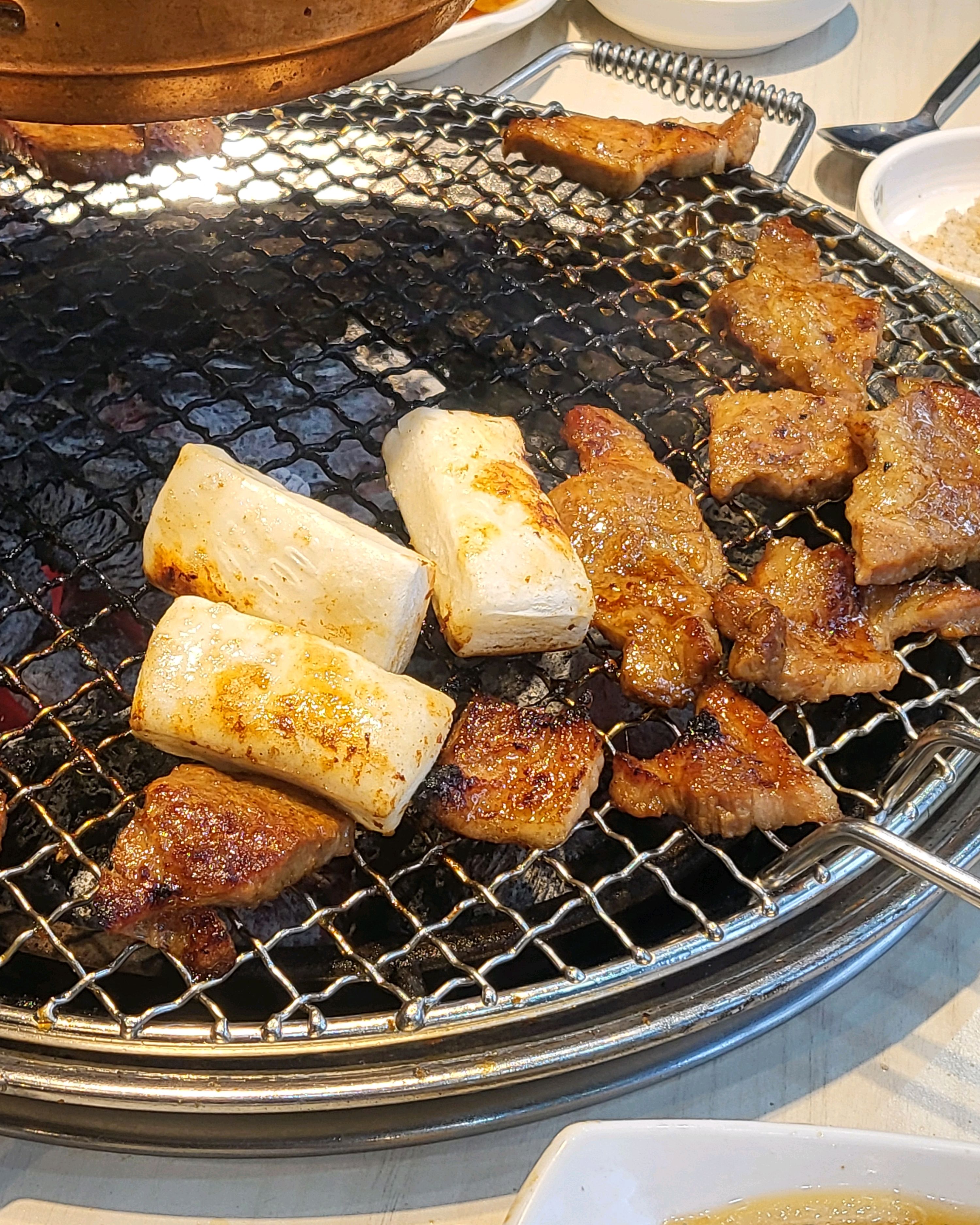 오랜만에 가니까 닭갈비도 생겼네요 막바지에 봐서 못먹었지만 다음엔 먹어볼게요 김치 종류가