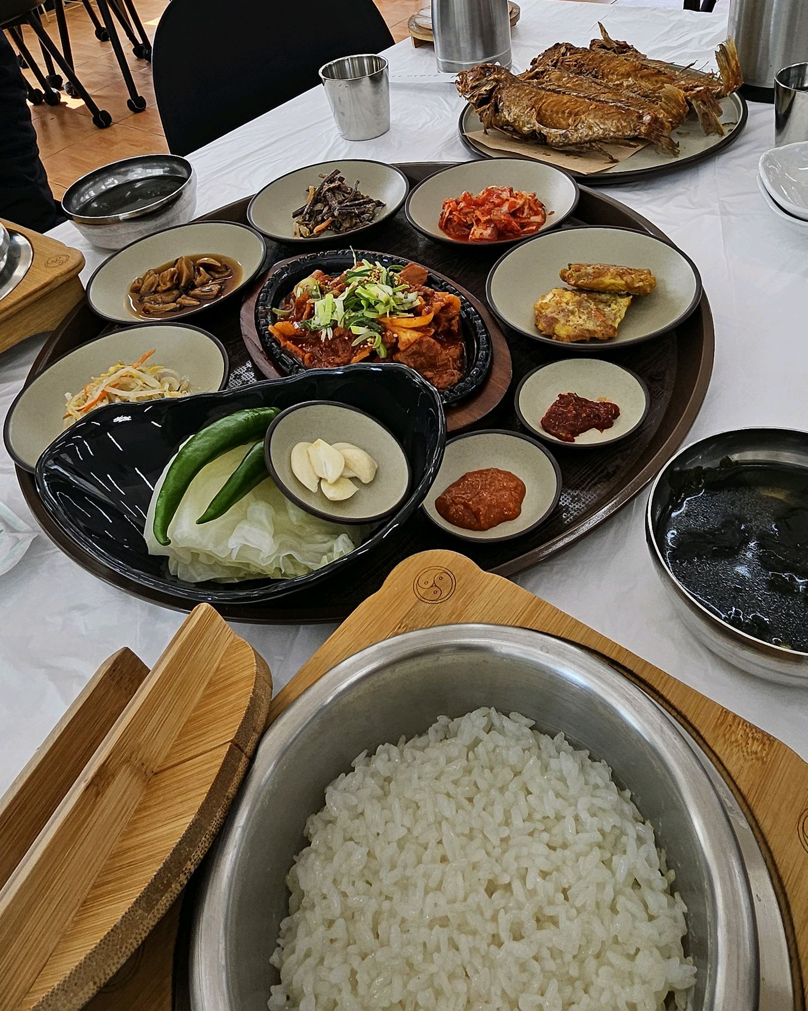 가성비최고!! 옥돔구이랑 제육이랑 잘맞아요~ 솥밥에 밥만 먹어도 맛있네요!!! 맛집발견 - 제주 맛집 곤밥이 함덕점