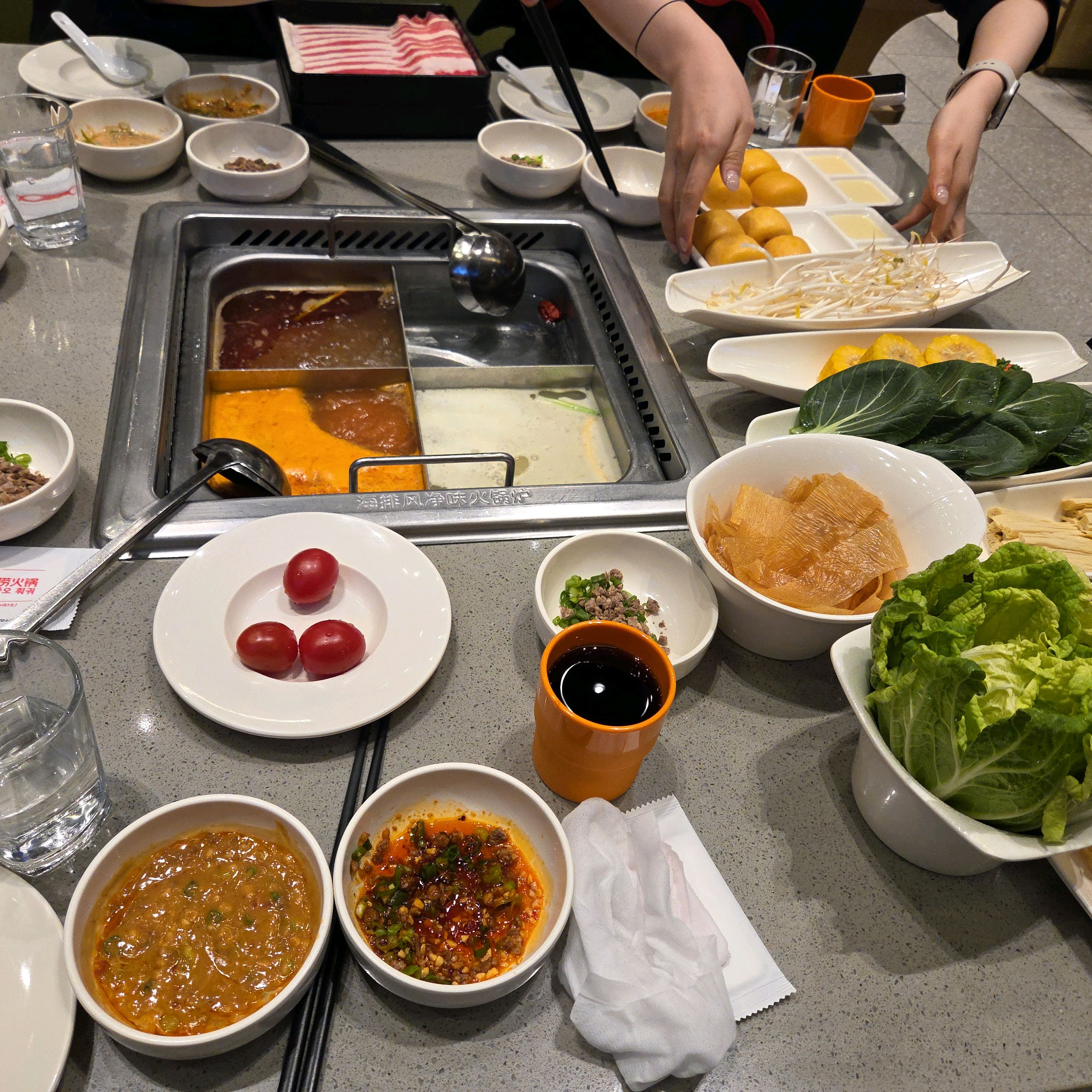 맛있고 메뉴도 특색있어 좋았어요. 즐거운 분위기속에 재밌게 먹고왔네요 - 부산역 맛집 하이디라오 부산역점