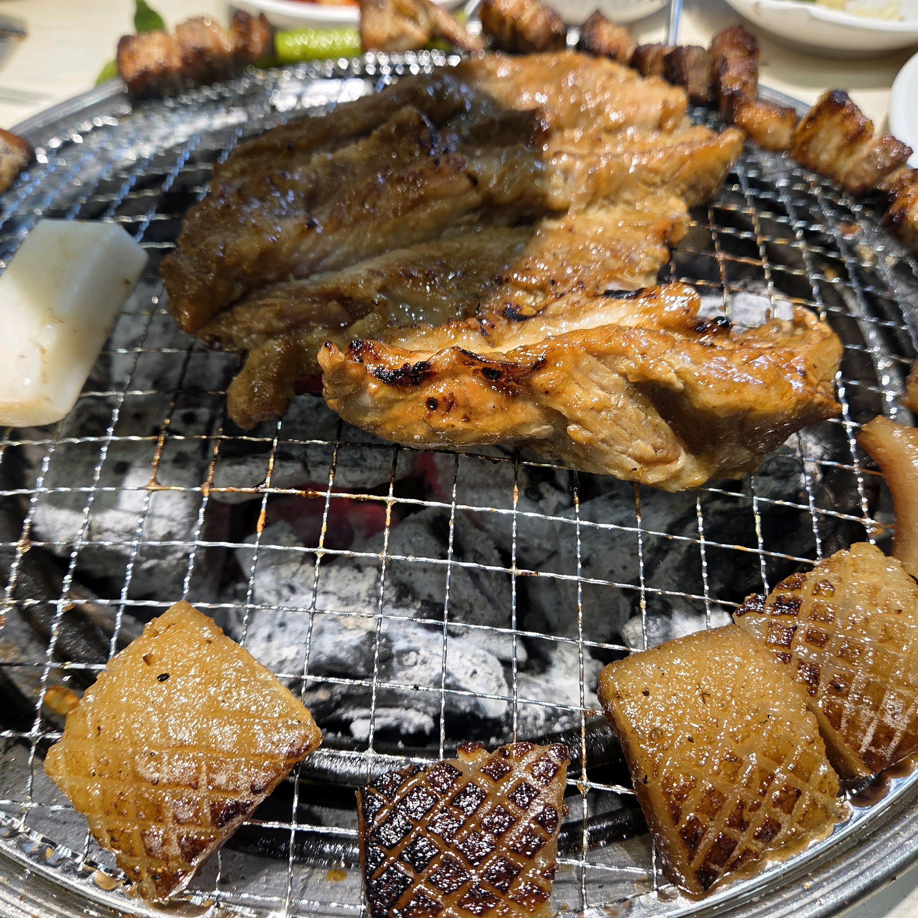 친구들과 모임 있어서 왔는데 맛과 서비스 가성비 짱입니다 - 덕이동 맛집 명륜진사갈비 일산덕이점