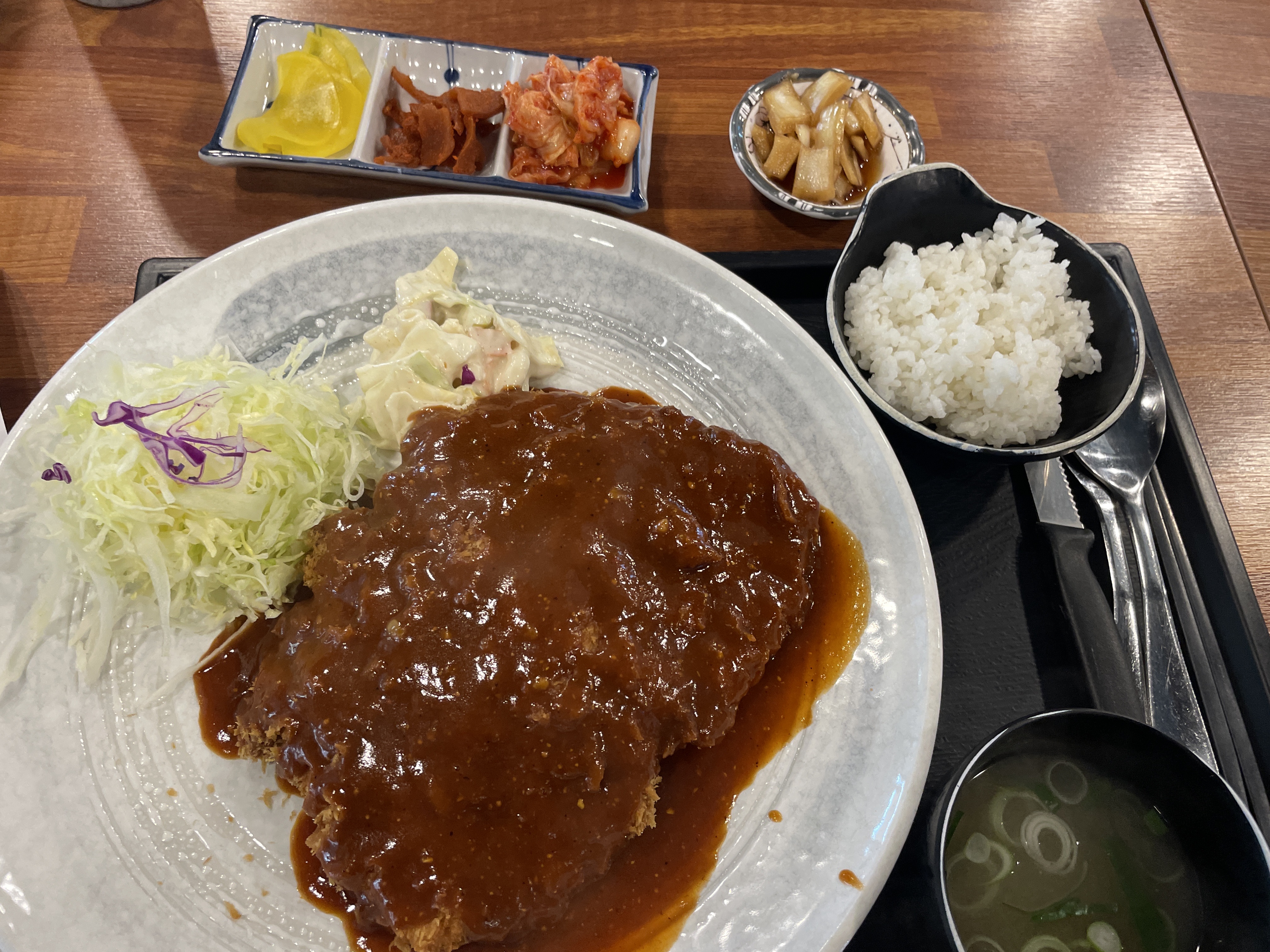 근처에 있어 처음 방문했는데 매장도 청결하고 사장님도 너무 친절하십니다! 음식은 말할것도