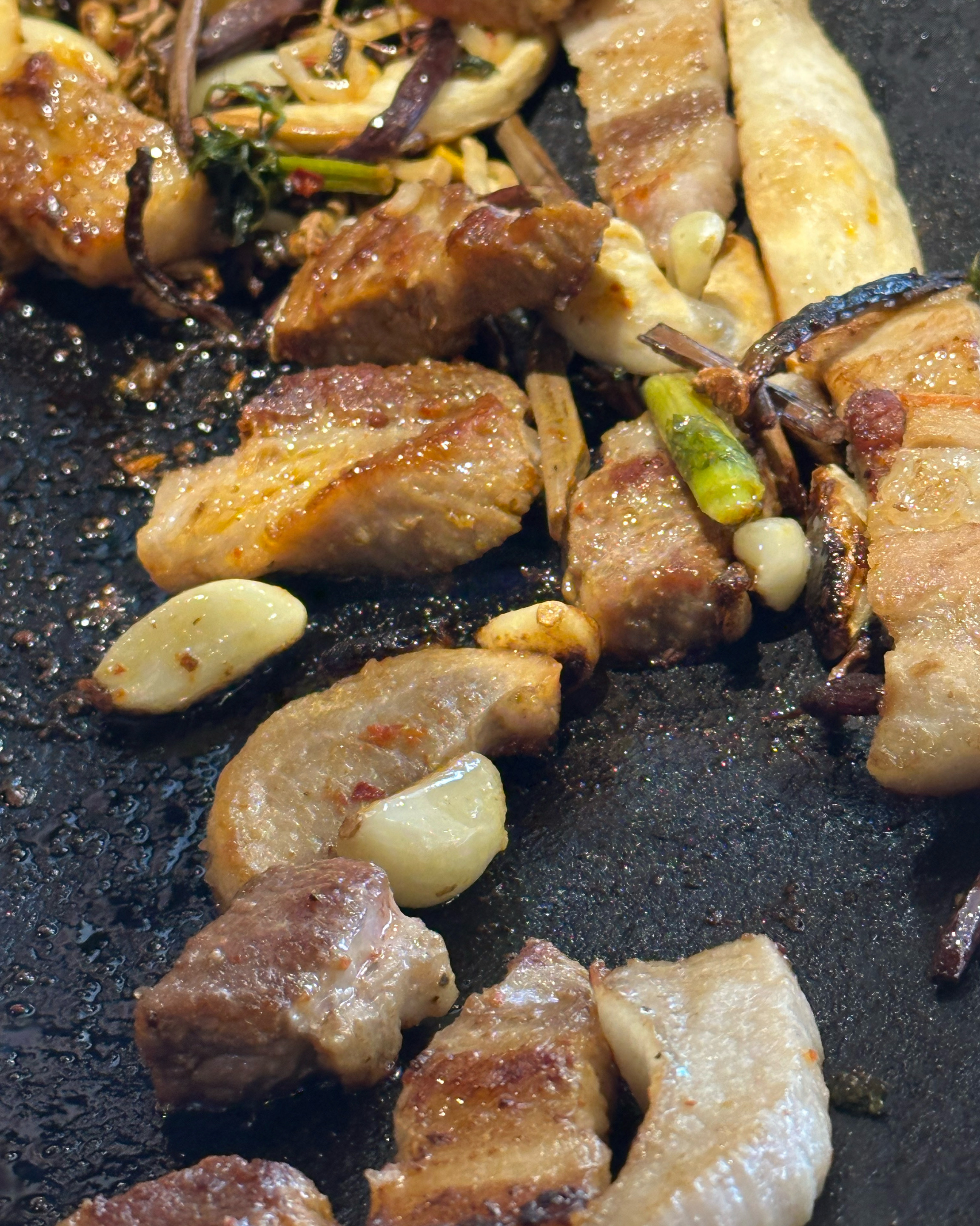 솥뚜껑 삼겹에 김치 너무 맛있습니다❤️ - 안양 맛집 오복솥뚜껑 범계점