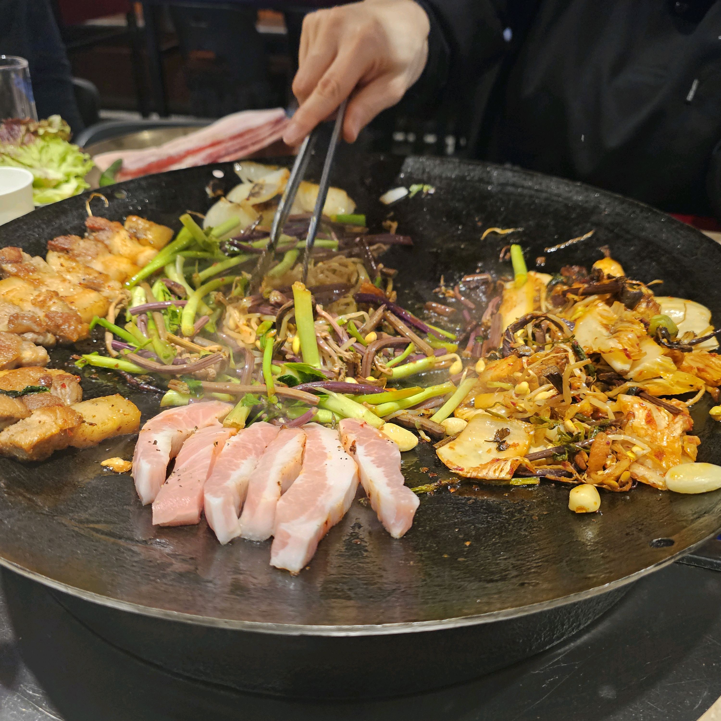 회식으로 너무 좋은 장소예요 !! - 안양 맛집 오복솥뚜껑 범계점