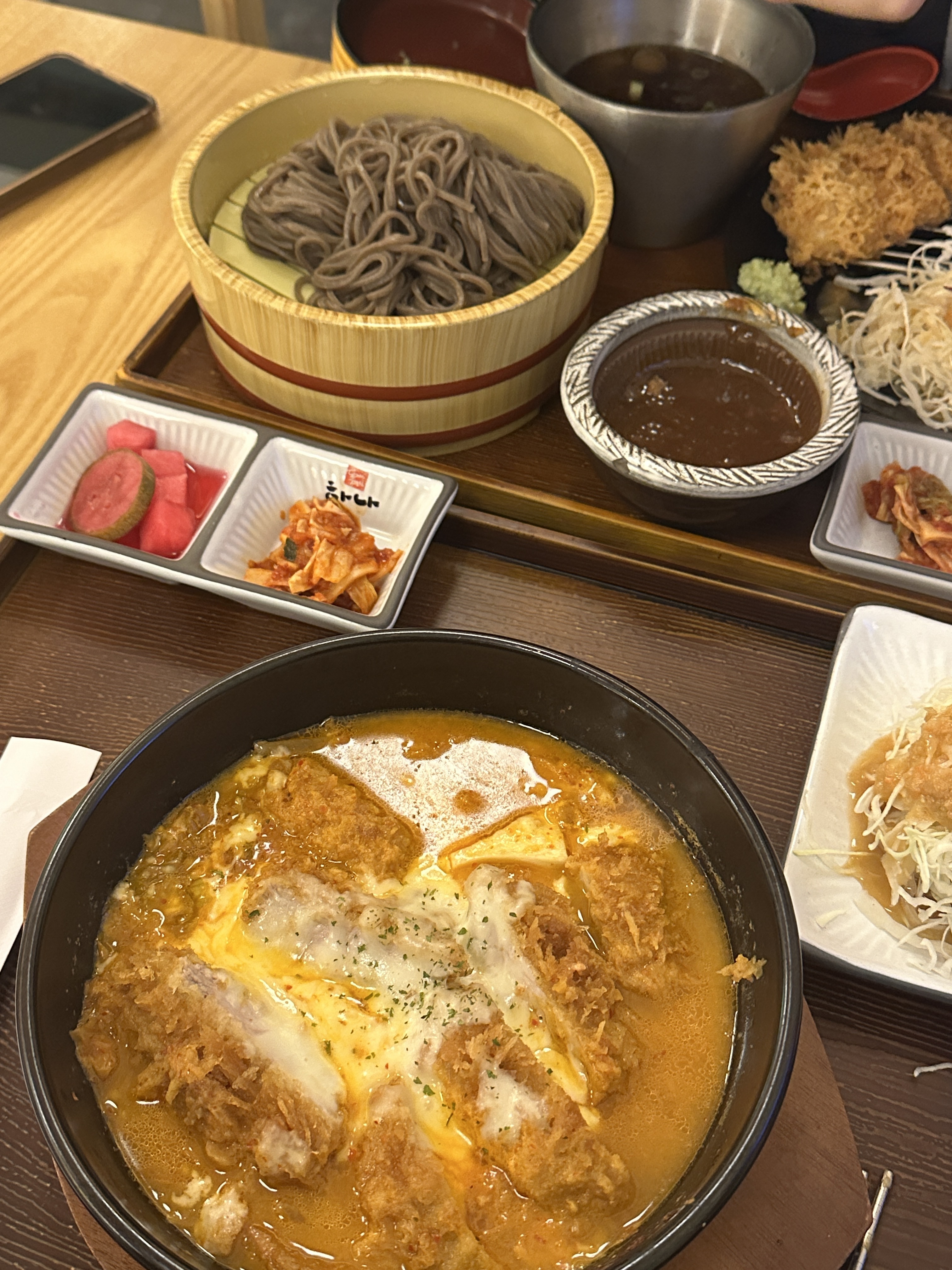 맛있어요 ㅎㅎ 역시 믿고먹는 하나돈까스!!!! 인테리어도 넘 예쁘고 엄청 친절하세요 잘먹었
