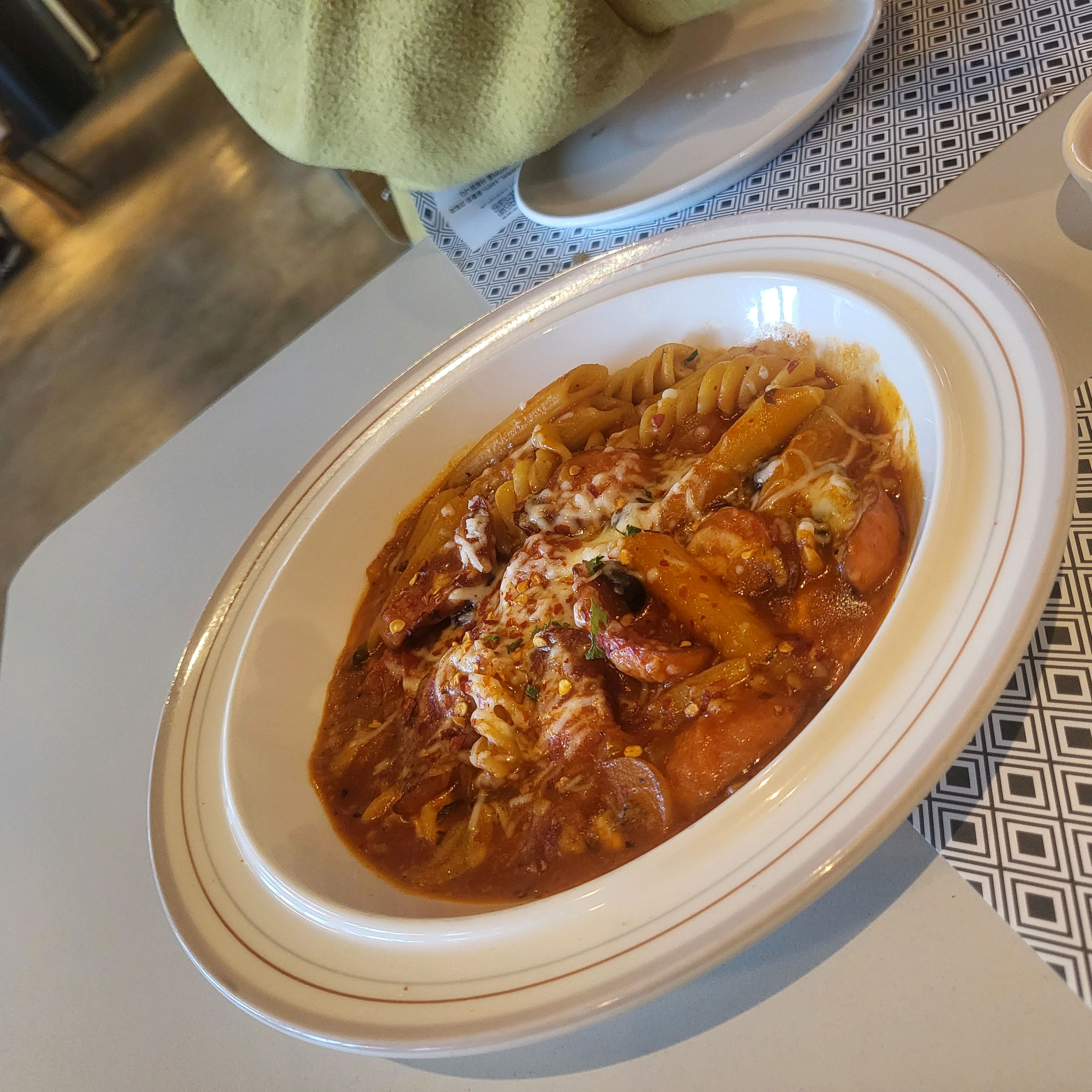 음식 맛있어요 웨이팅  순서 좀 제대로 보셔야할거 같네요 확실하게 말씀 해주시는게 좋을것같