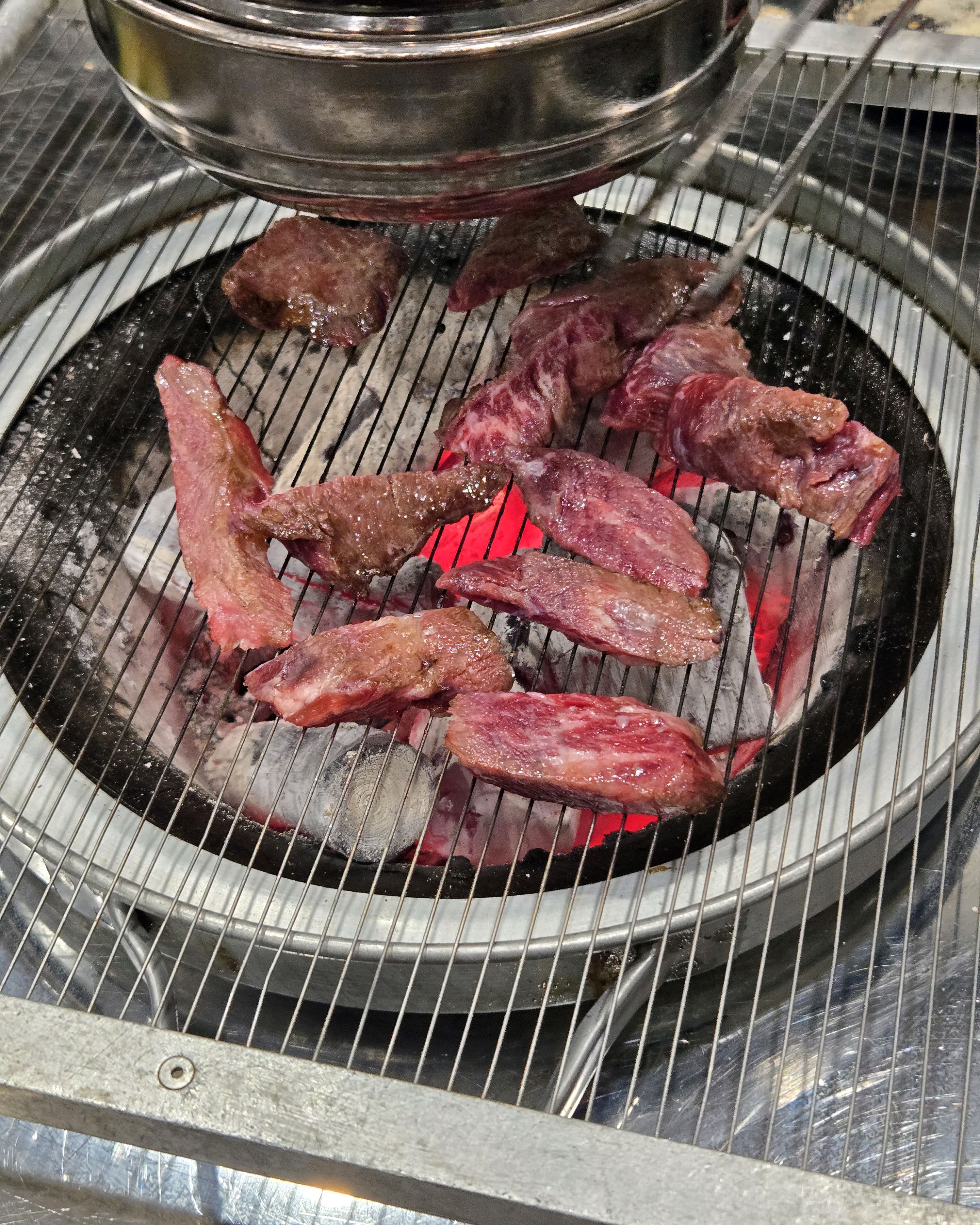집 주변이라 왔는데 고기 질도 괜찮고 가성비도 괜찮아서  엄청 맛있게 먹었습니다! 가족들끼