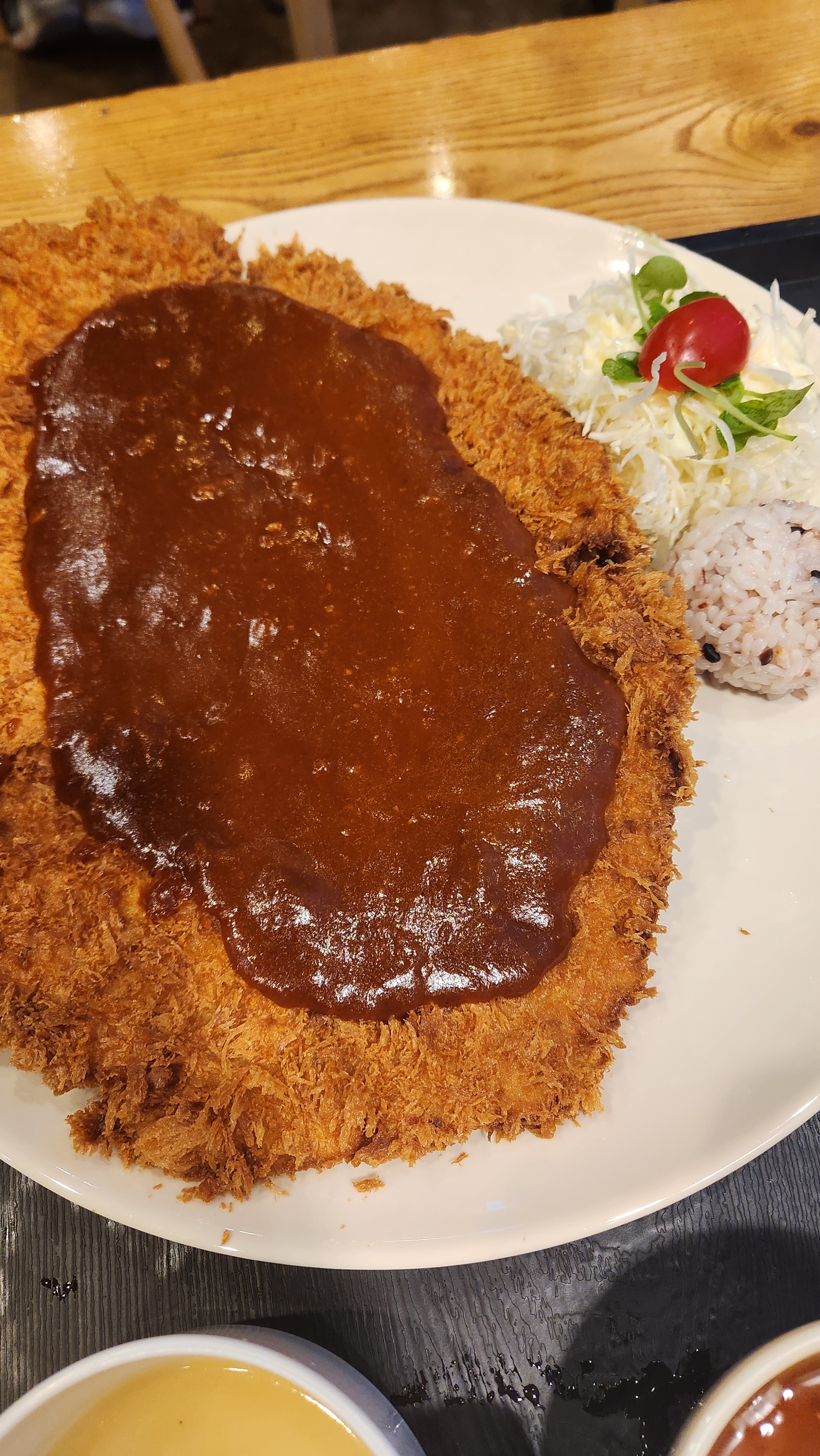 다른 지점보다 돈까스도 더 크고 맛있습니다...👍 볶음짬뽕은 처음 시켰는데 맛있네요 굿굿