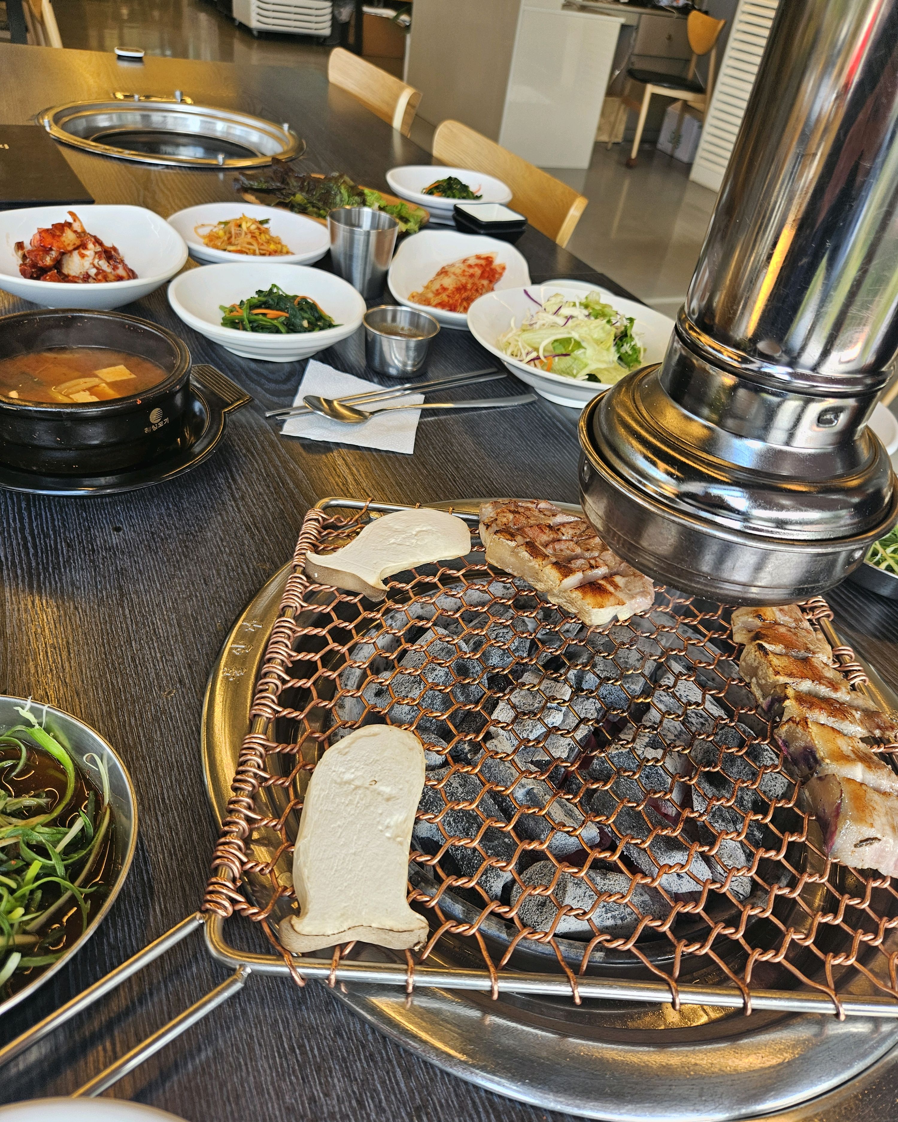 너무 맛있게 잘 먹었습니다:) 고기가 너무 맛있어요!! 그리고 반찬으로 나오는 양념게장도 