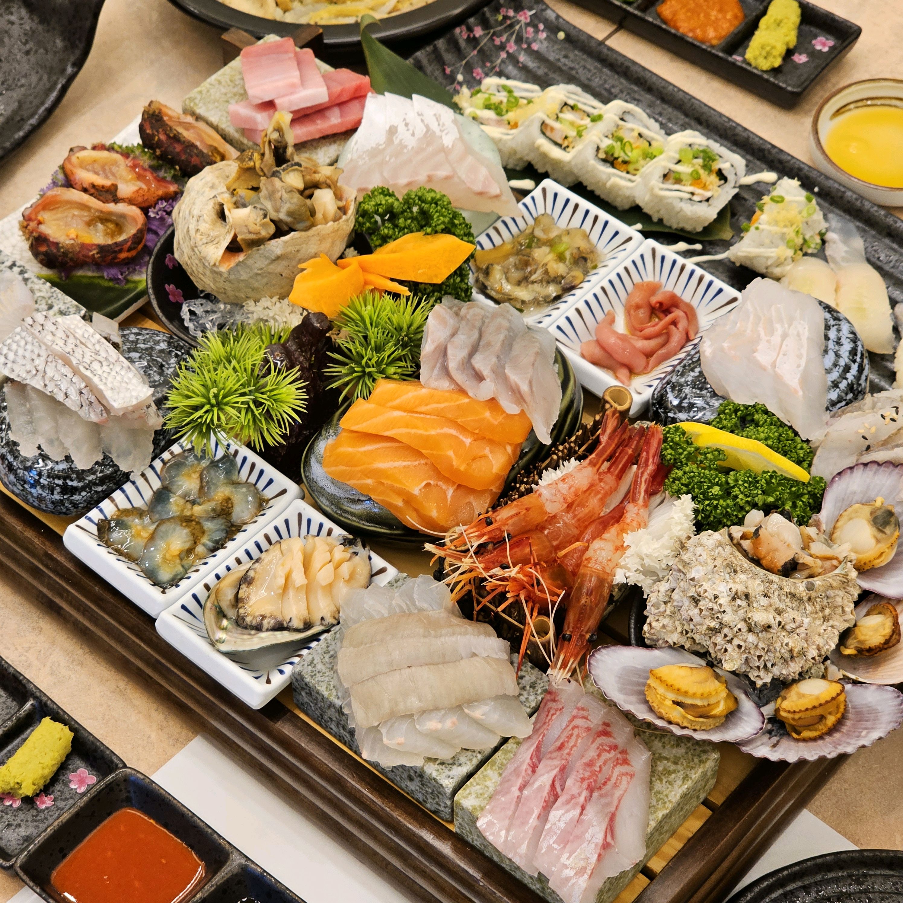 오랜만에 친구네와 불당동에서 모임장소를 고민하다가 결정하게 된 더씨푸드인데요. 가성비도 좋