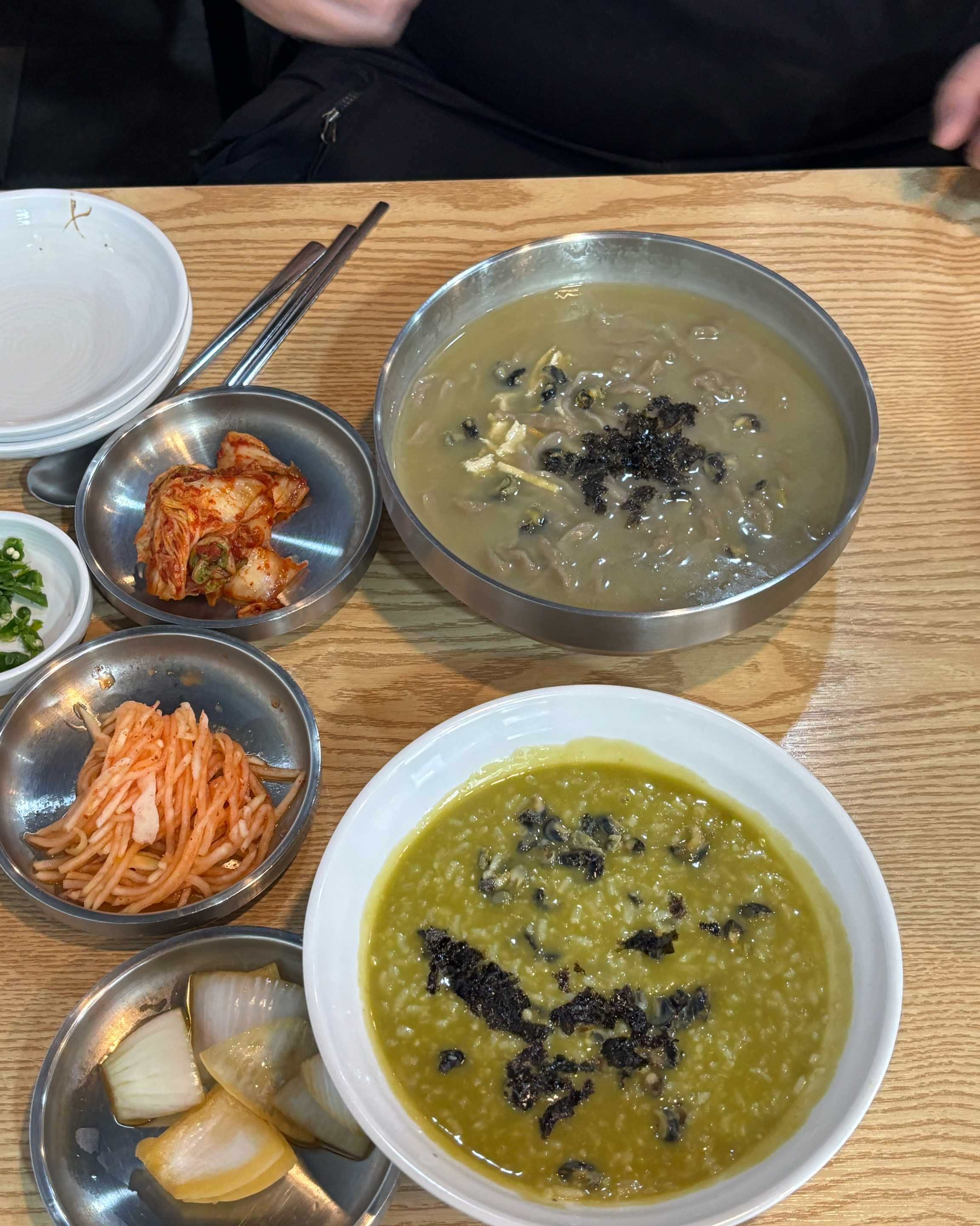 숙소 가까이에 있어서 갔는데 진짜 찐맛집이었어요 - 제주 맛집 중문수두리보말칼국수