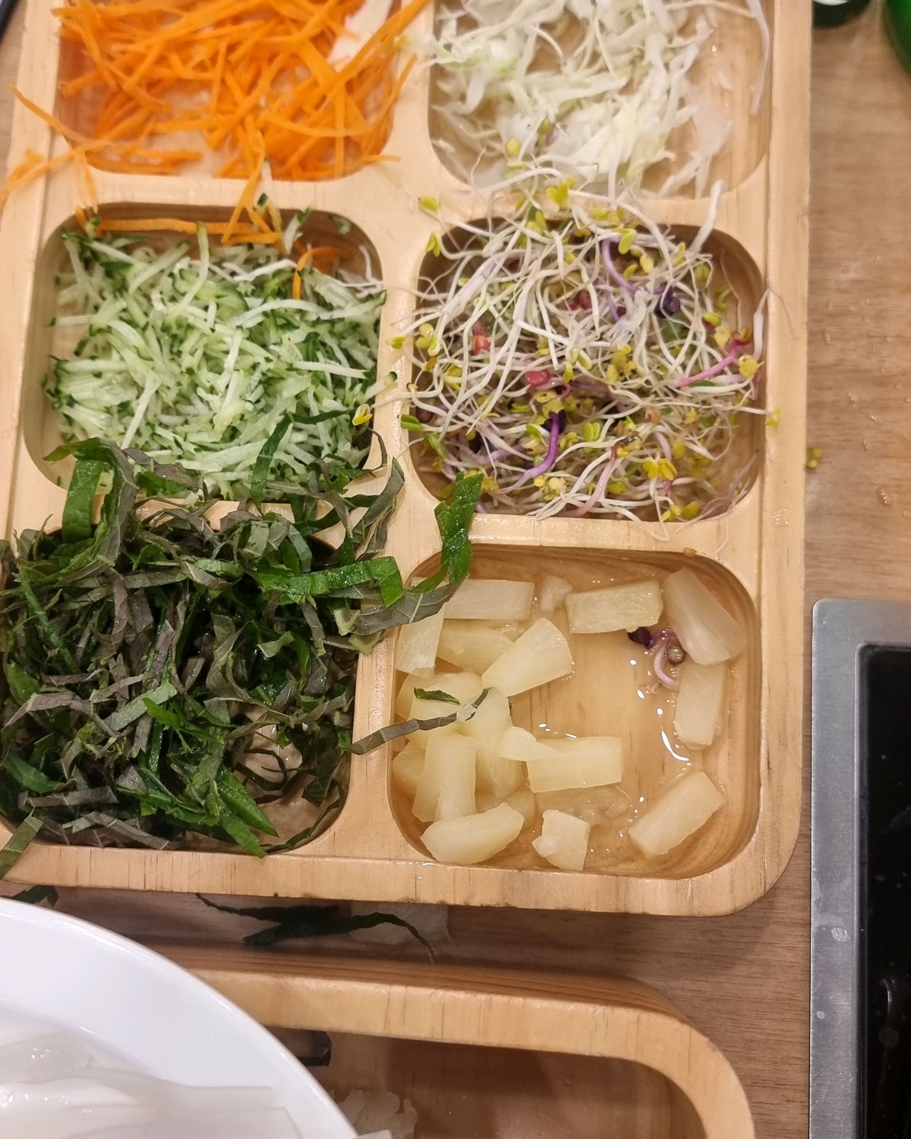 재료도 종류가 다양하고 여러곳 다녀봤지만 소스가 이렇게 다양한 곳은 처음이었어요 - 울산 동구 맛집 샤브올데이 울산동구점